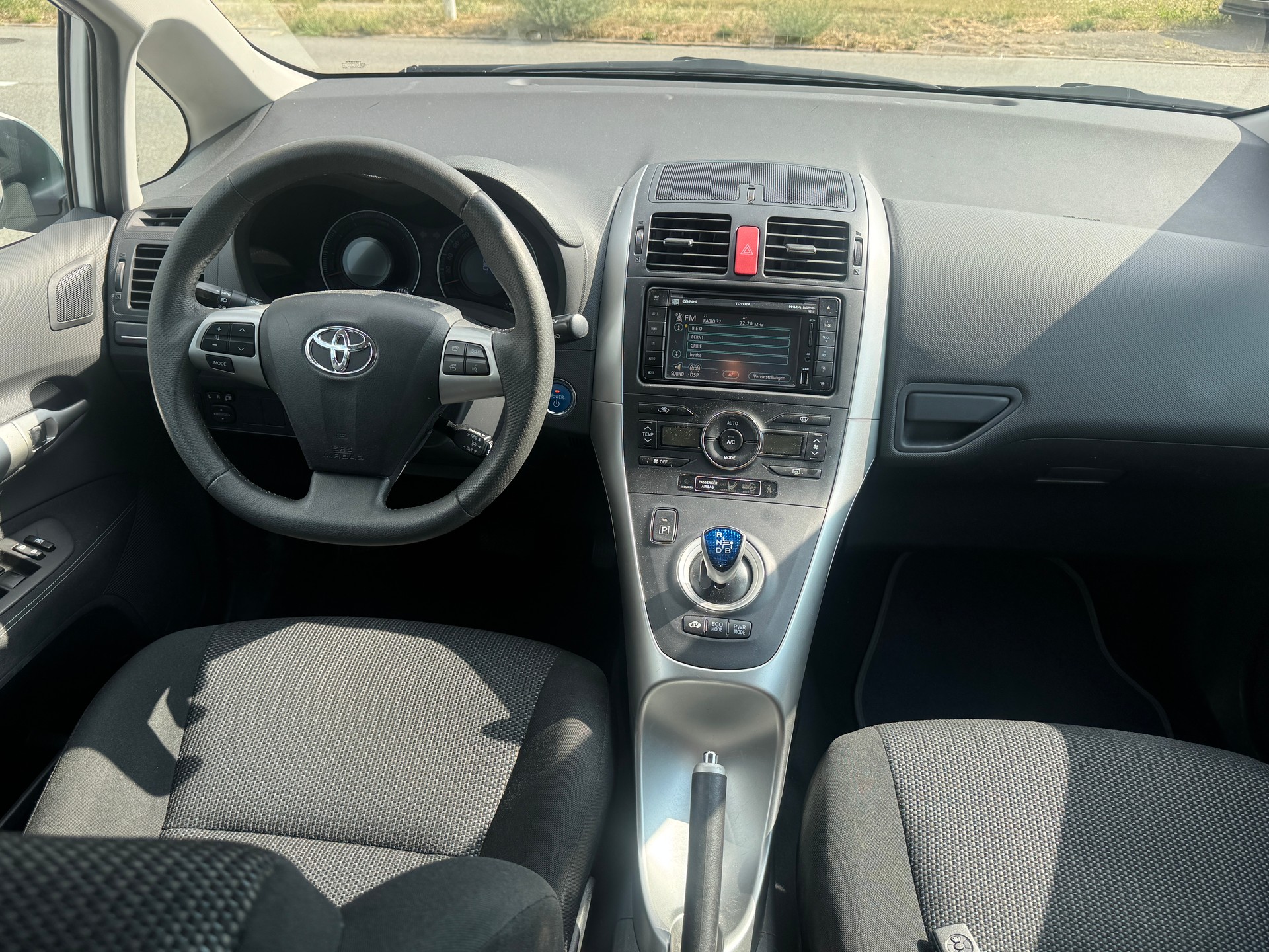 TOYOTA Auris 1.8 16V HSD Linea Sol-image-6