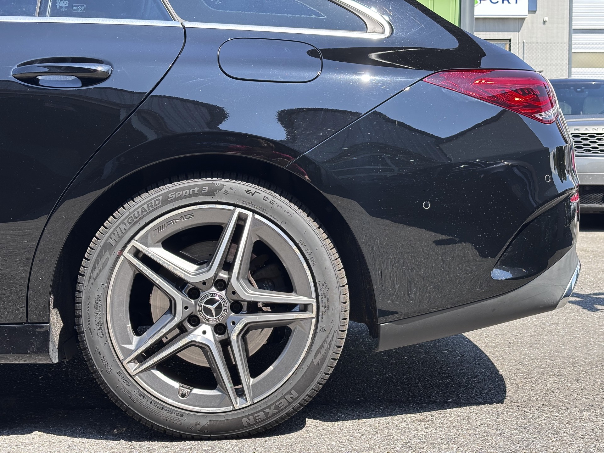 MERCEDES-BENZ CLA Shooting Brake 220 7G-DCT AMG Line-image-8