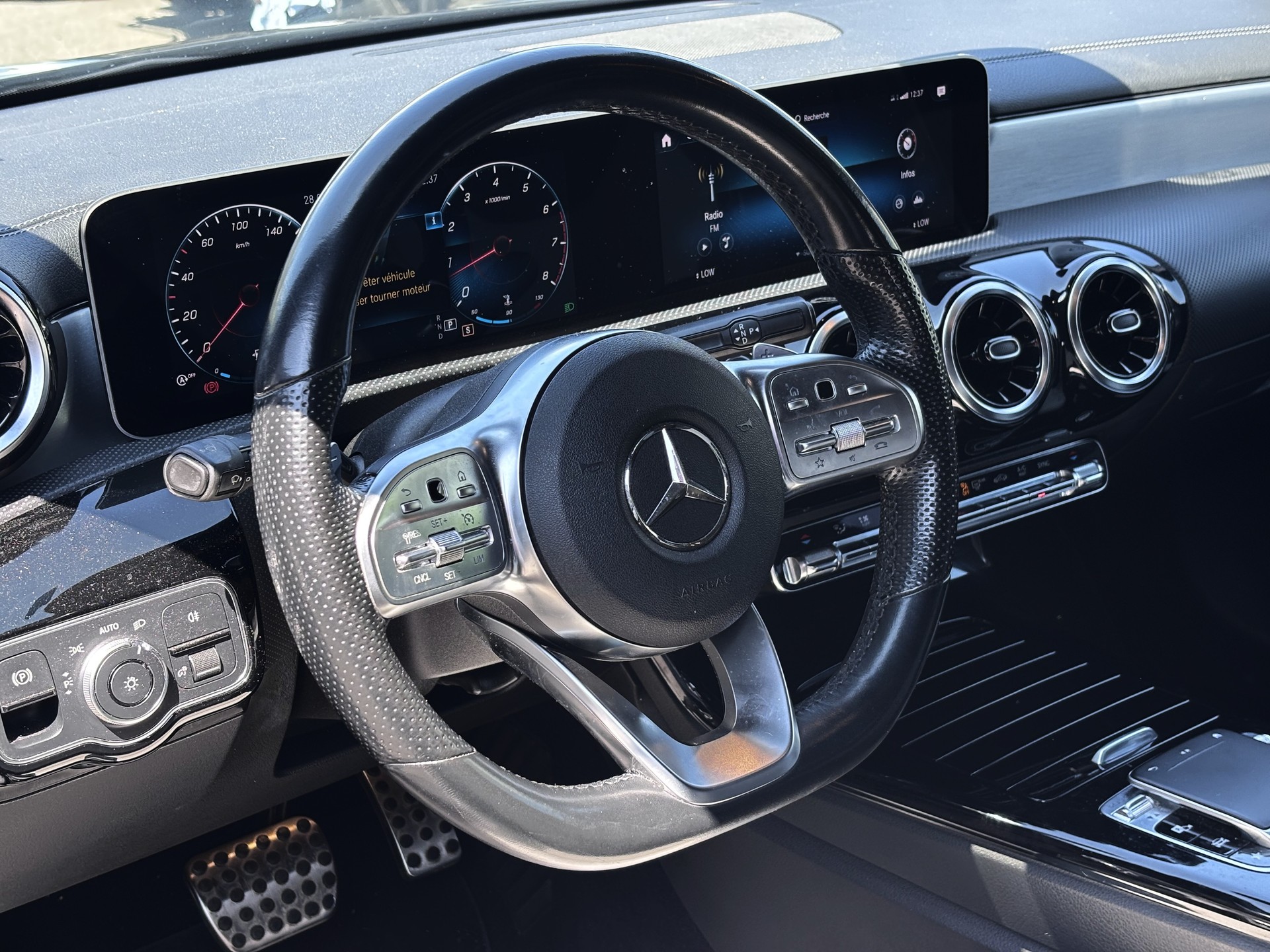 MERCEDES-BENZ CLA Shooting Brake 220 7G-DCT AMG Line-image-14