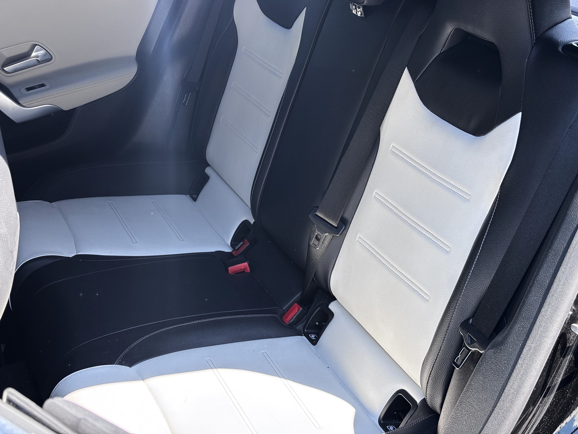 MERCEDES-BENZ CLA Shooting Brake 220 7G-DCT AMG Line-image-21