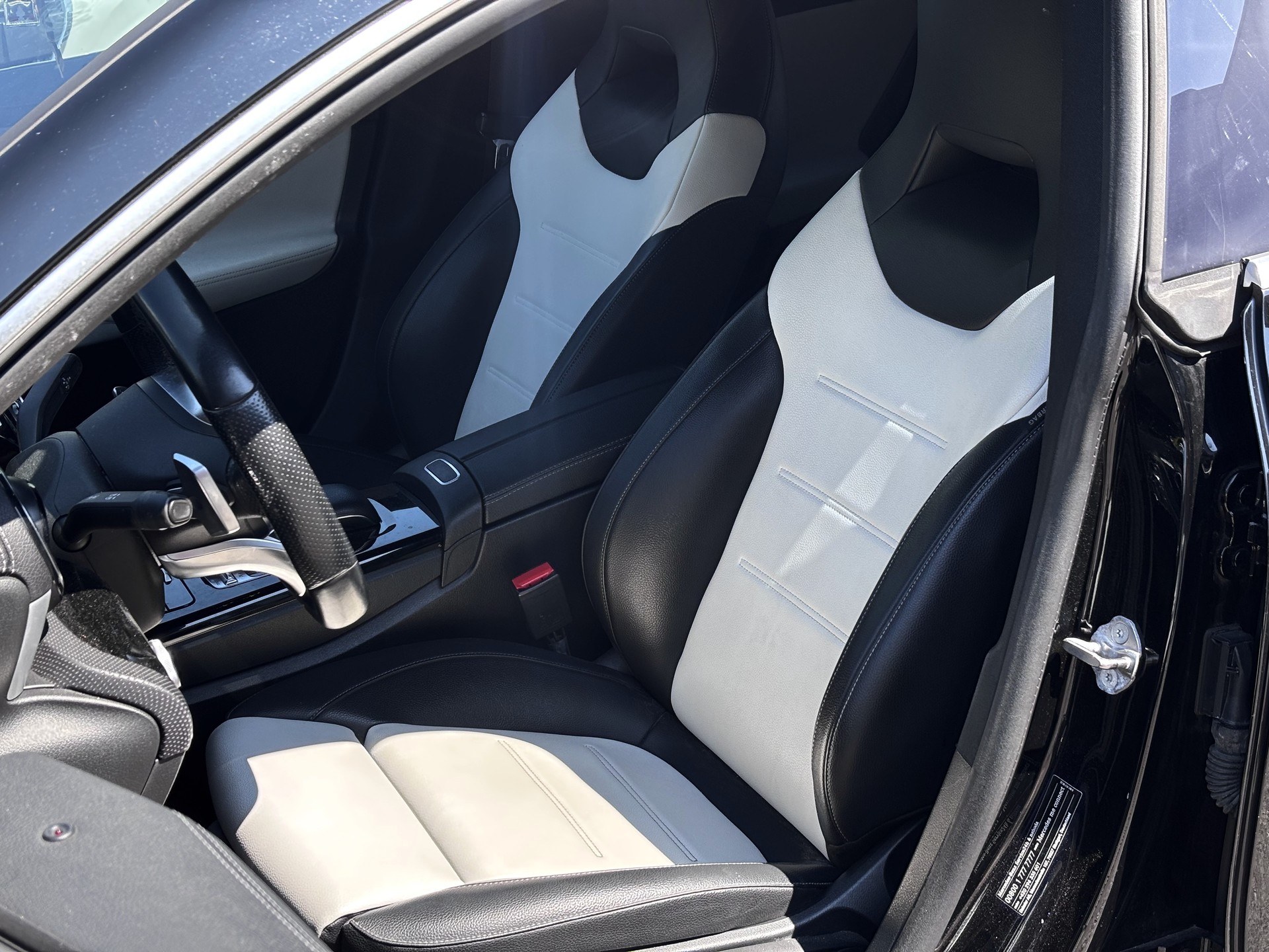 MERCEDES-BENZ CLA Shooting Brake 220 7G-DCT AMG Line-image-11