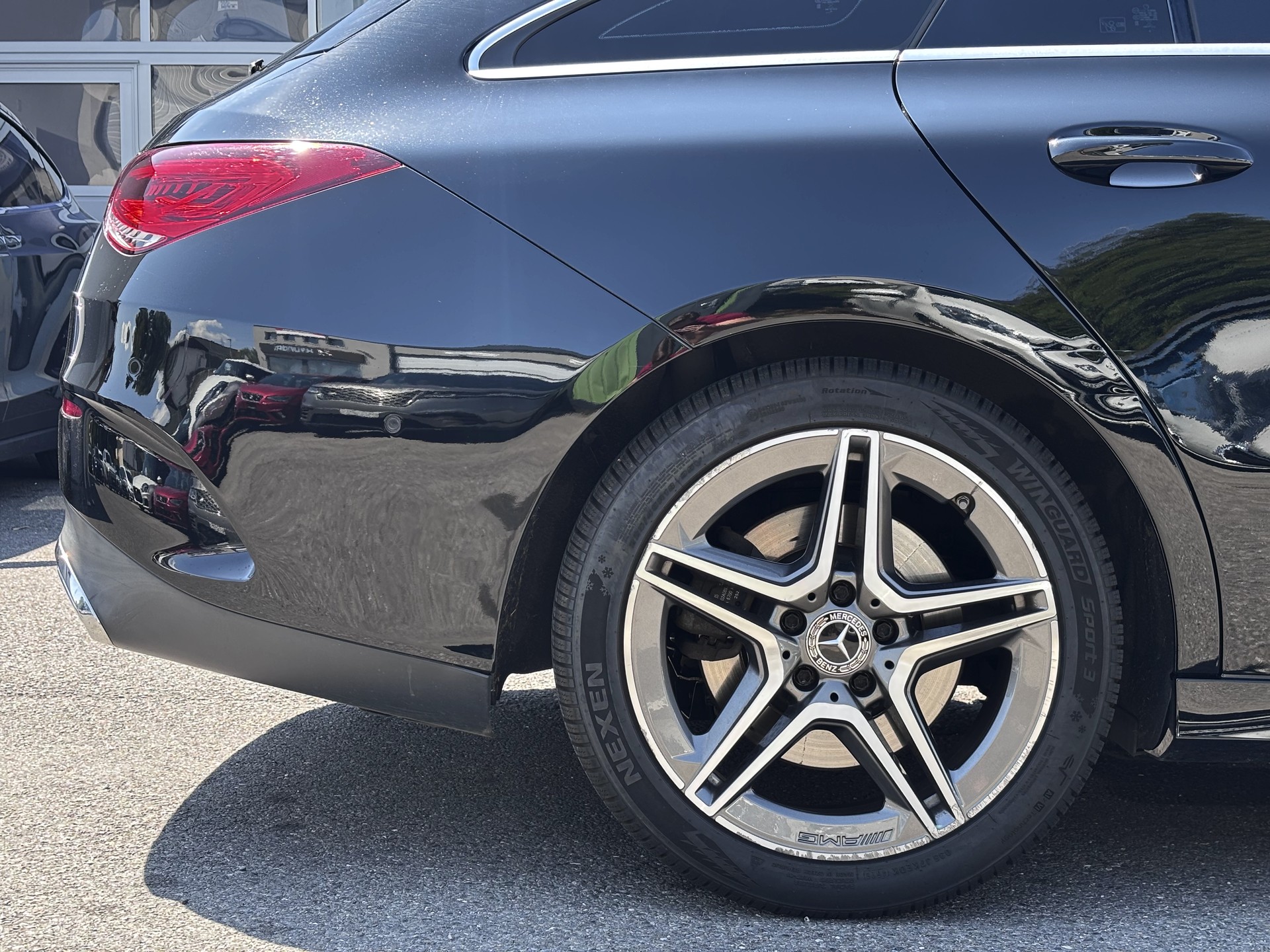 MERCEDES-BENZ CLA Shooting Brake 220 7G-DCT AMG Line-image-7