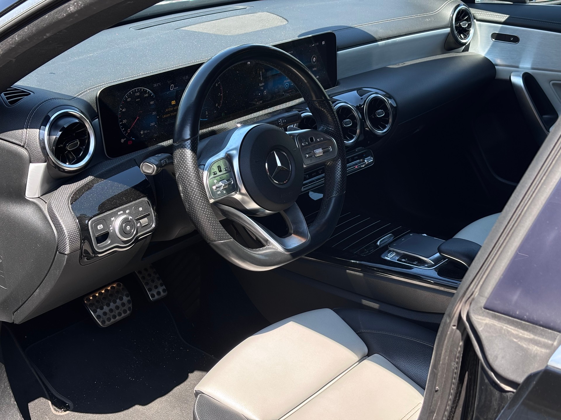 MERCEDES-BENZ CLA Shooting Brake 220 7G-DCT AMG Line-image-10