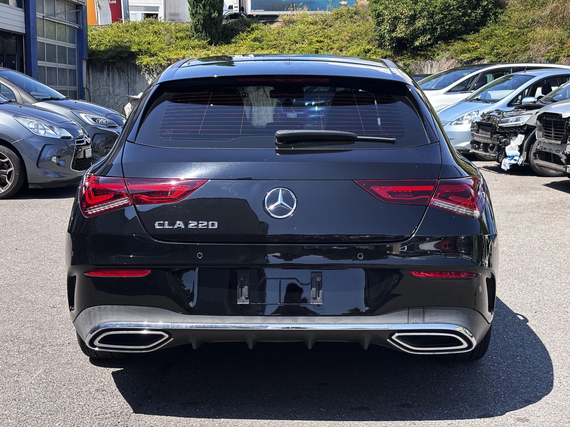 MERCEDES-BENZ CLA Shooting Brake 220 7G-DCT AMG Line-image-3