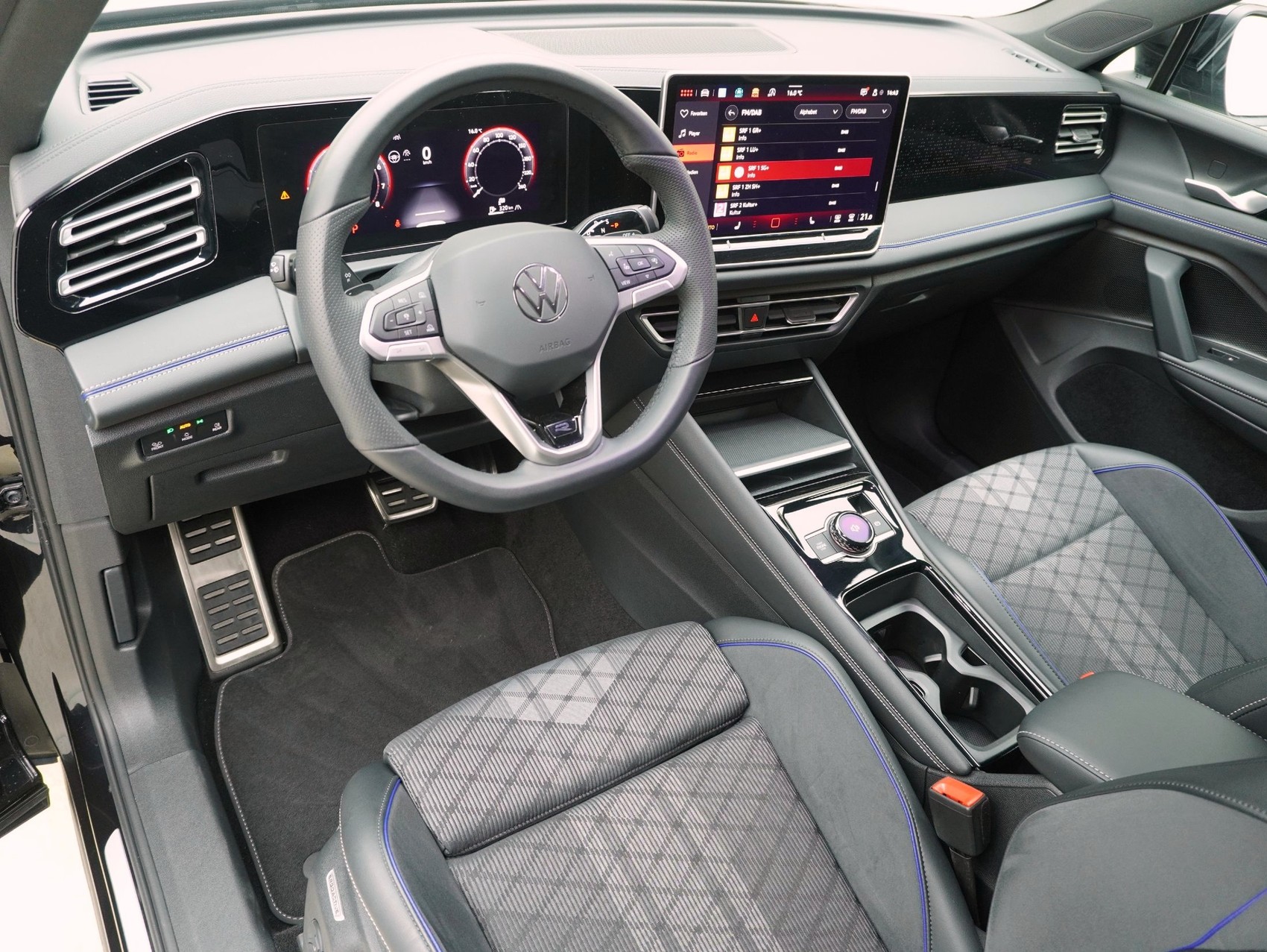 VW Tiguan 2.0 TSI DSG R-Line Black Style 4Motion (2025)-image-9