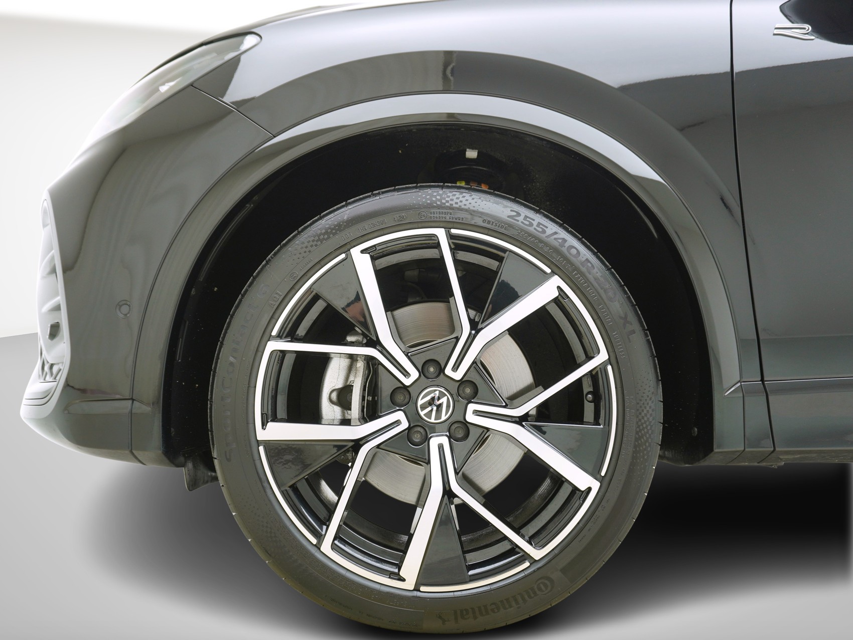 VW Tiguan 2.0 TSI DSG R-Line Black Style 4Motion (2025)-image-6