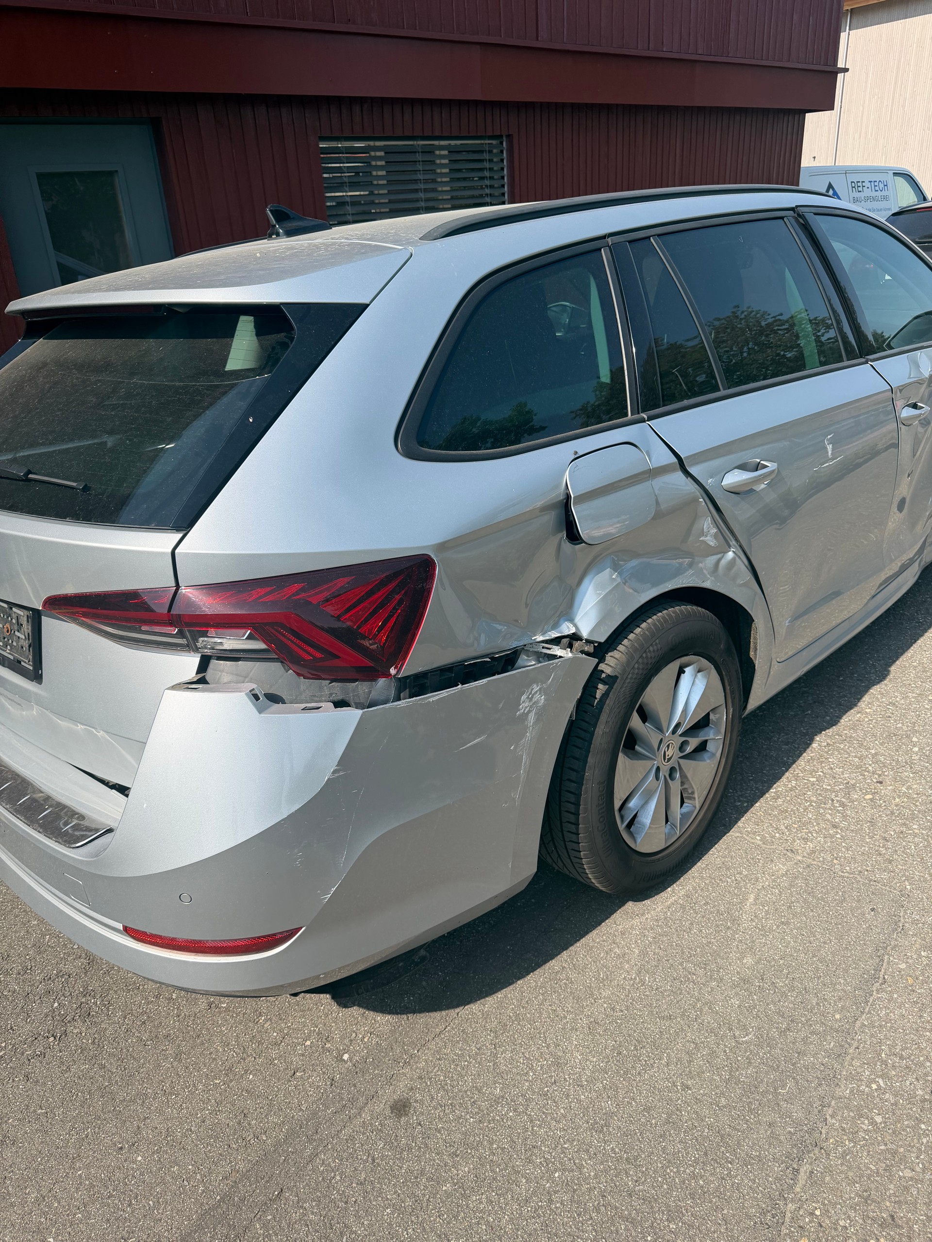 SKODA Octavia Combi 2.0 TDI DSG SportLine 4x4-image-3