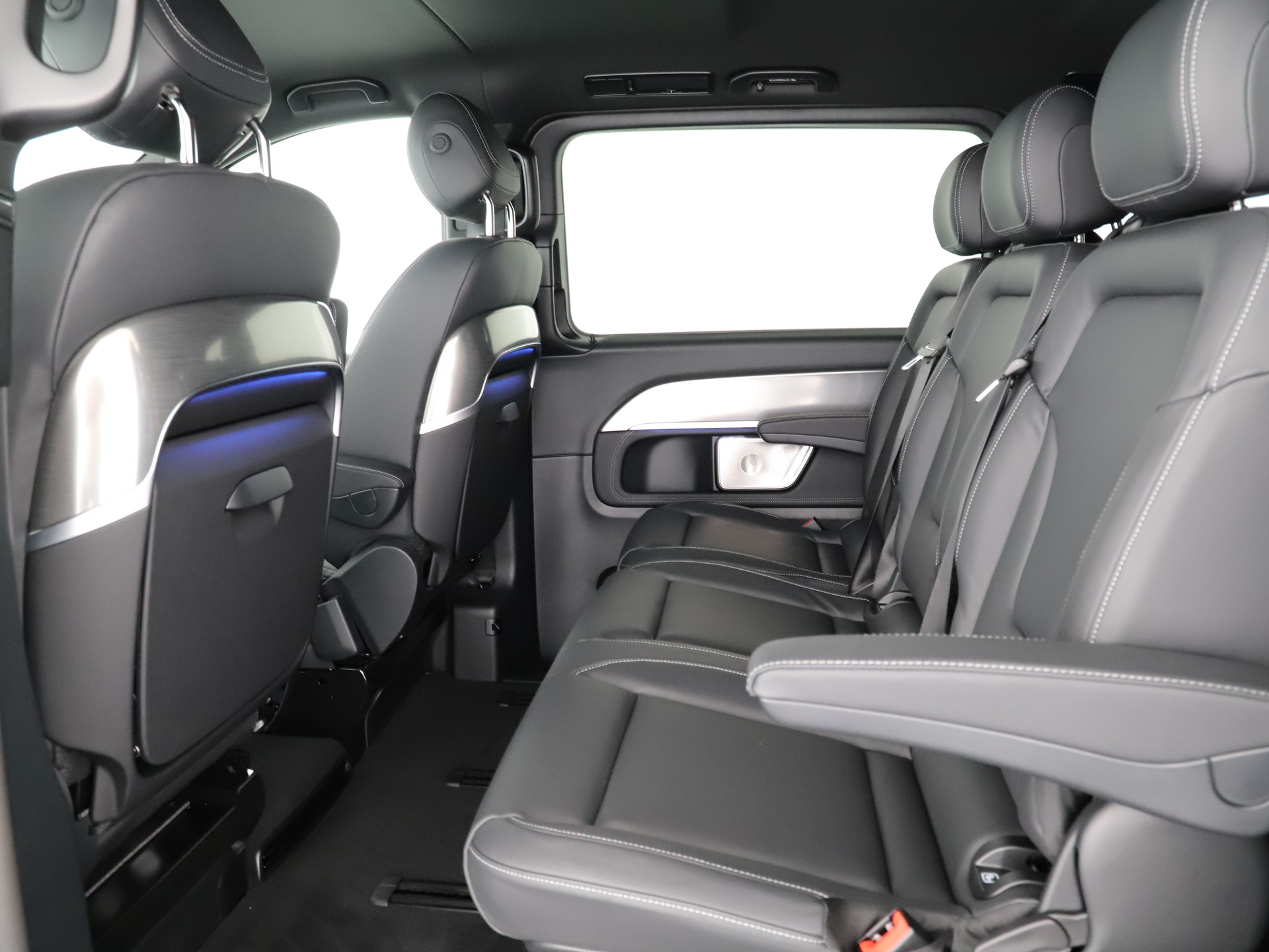MERCEDES-BENZ V 300 d lang Swiss 9G-T-image-8