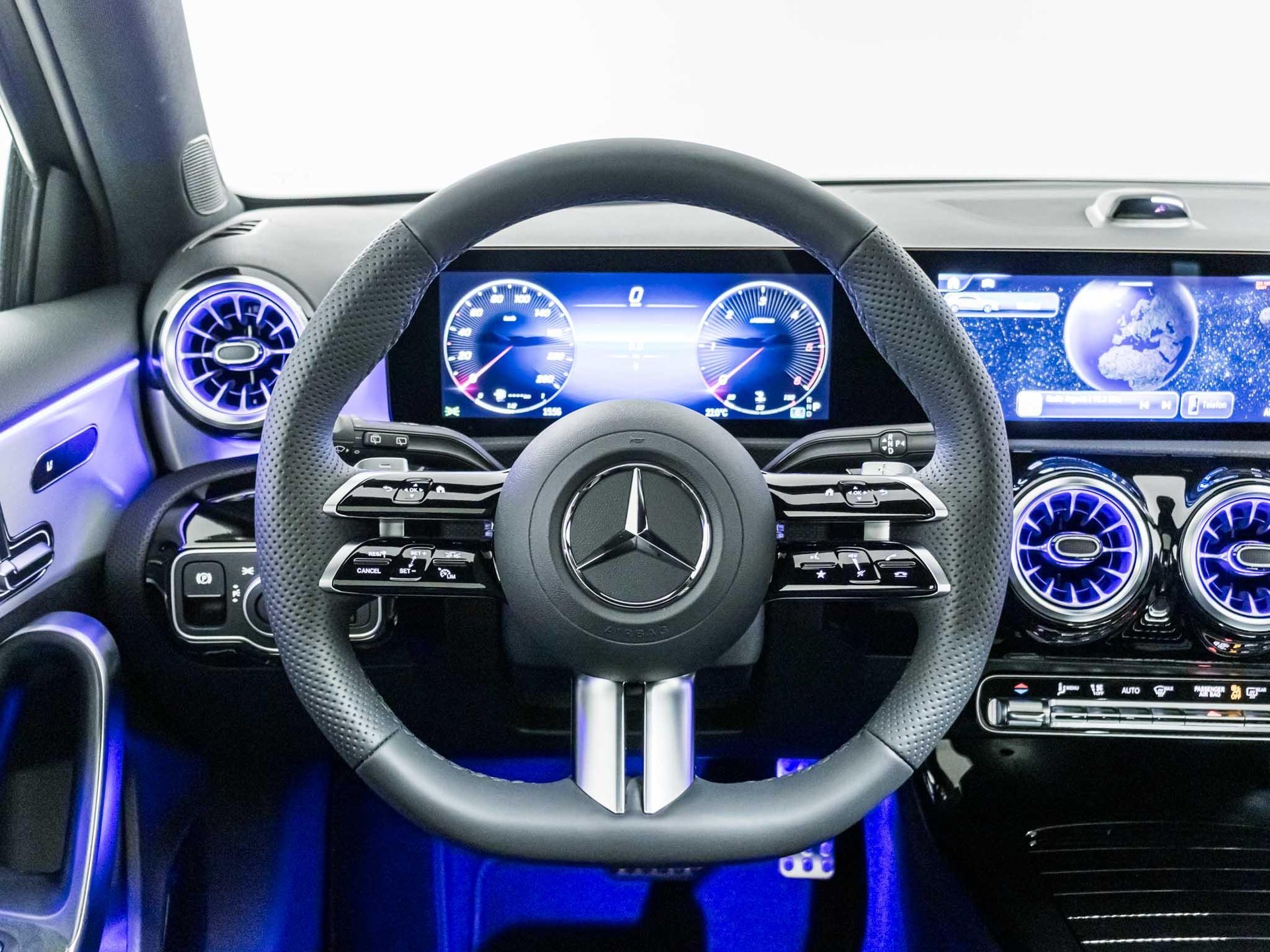 MERCEDES-BENZ A 220 d-image-11