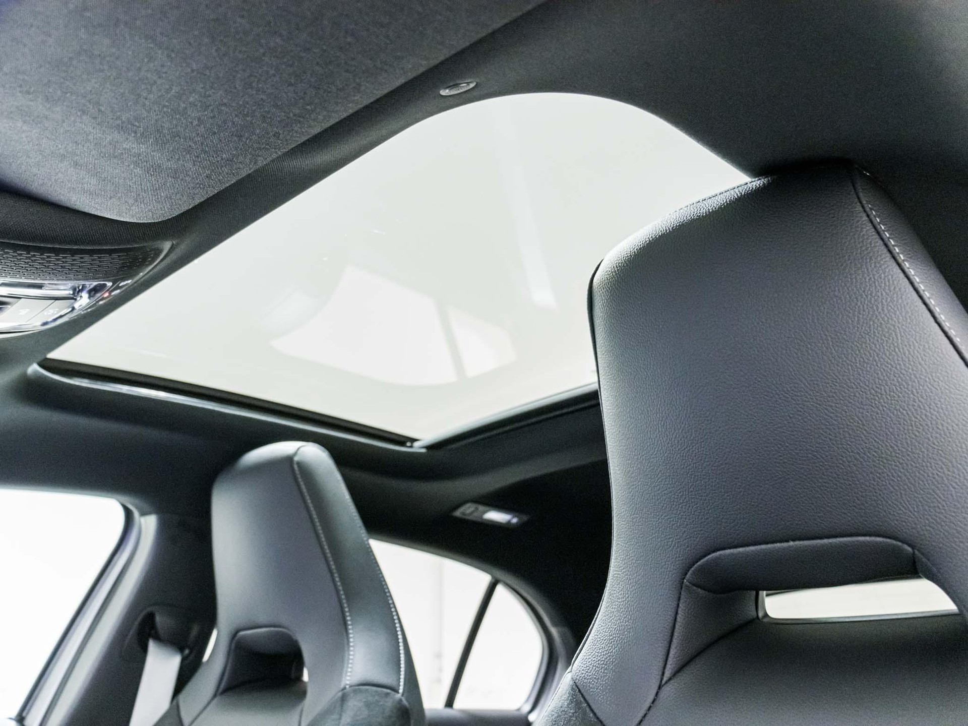 MERCEDES-BENZ A 220 d-image-8