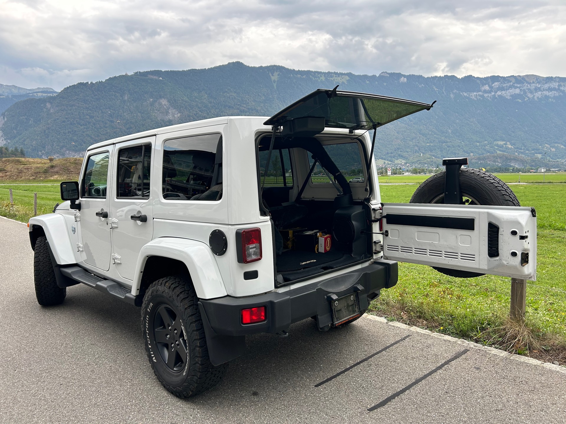 JEEP Wrangler 2.8CRD Unlimited Rubicon Automatic-image-12