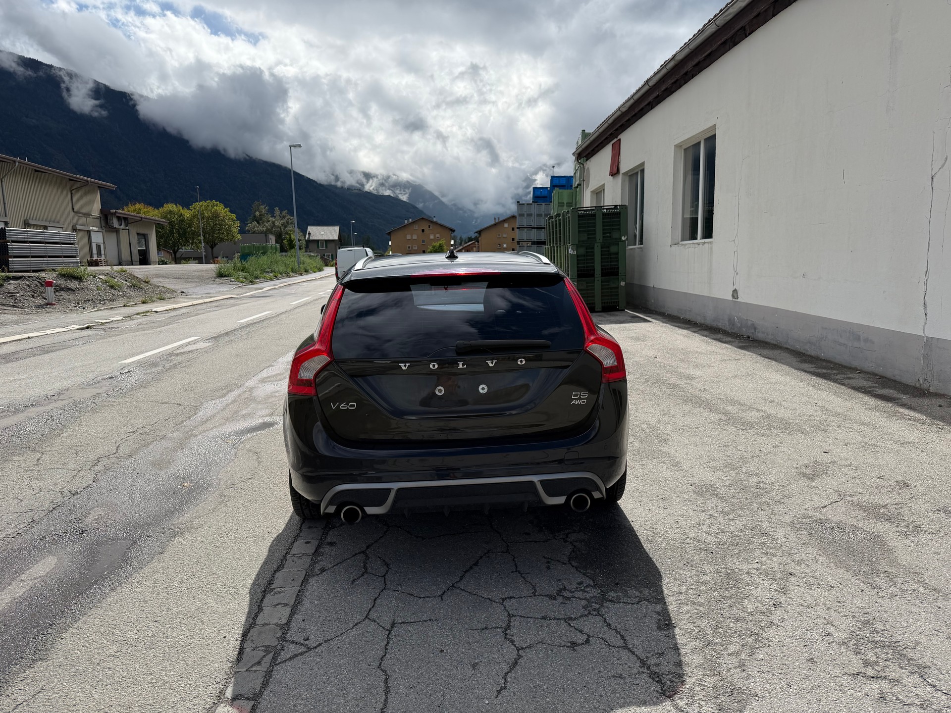 VOLVO V60 D5 AWD R-Design Geartronic-image-2