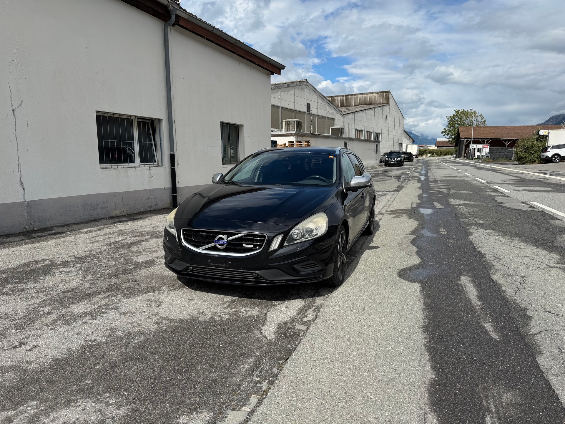 VOLVO V60 D5 AWD R-Design Geartronic-image-1