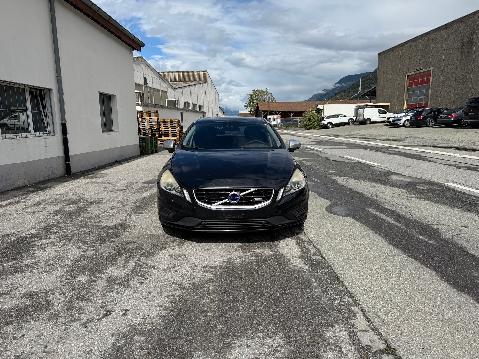 VOLVO V60 D5 AWD R-Design Geartronic-image-0