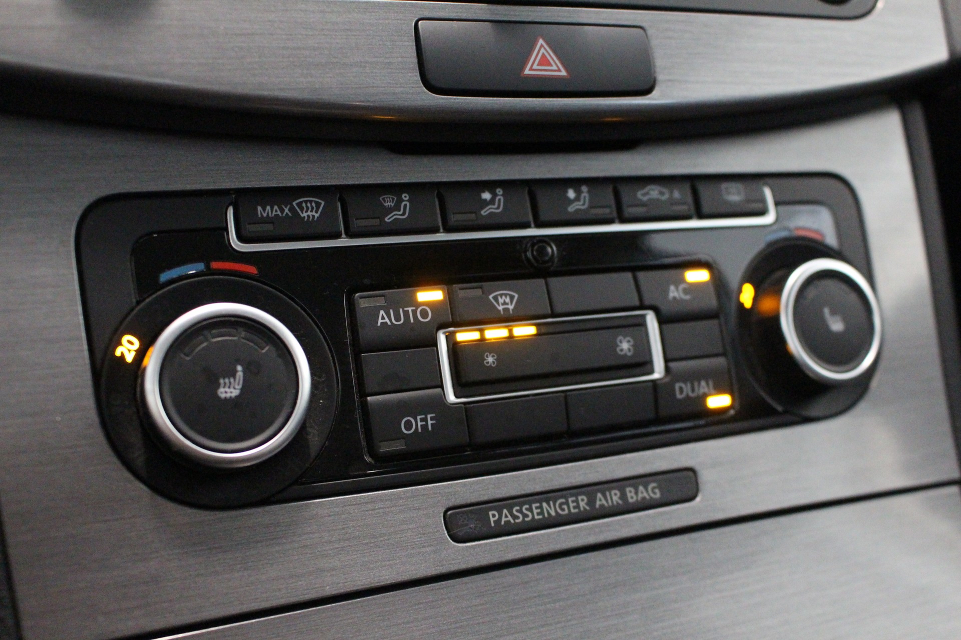 VW Passat Variant 2.0 TDI 140 BlueMT Comfl. DSG-image-17