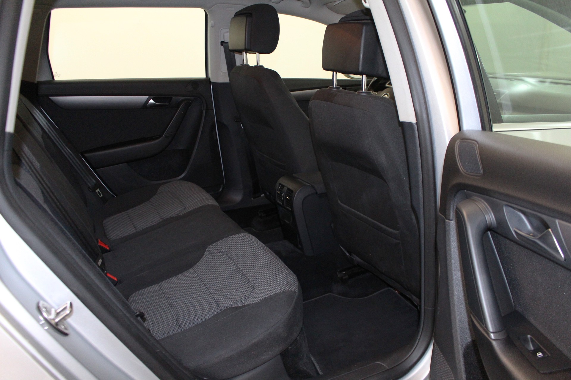 VW Passat Variant 2.0 TDI 140 BlueMT Comfl. DSG-image-9