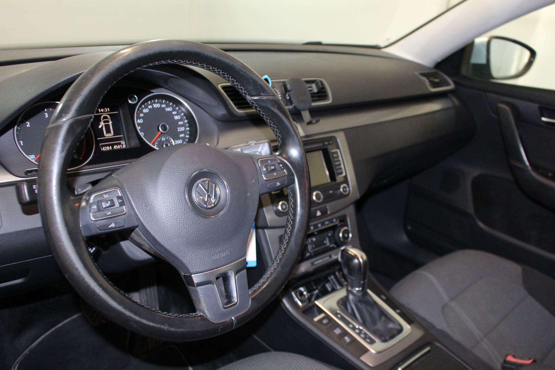 VW Passat Variant 2.0 TDI 140 BlueMT Comfl. DSG-image-11