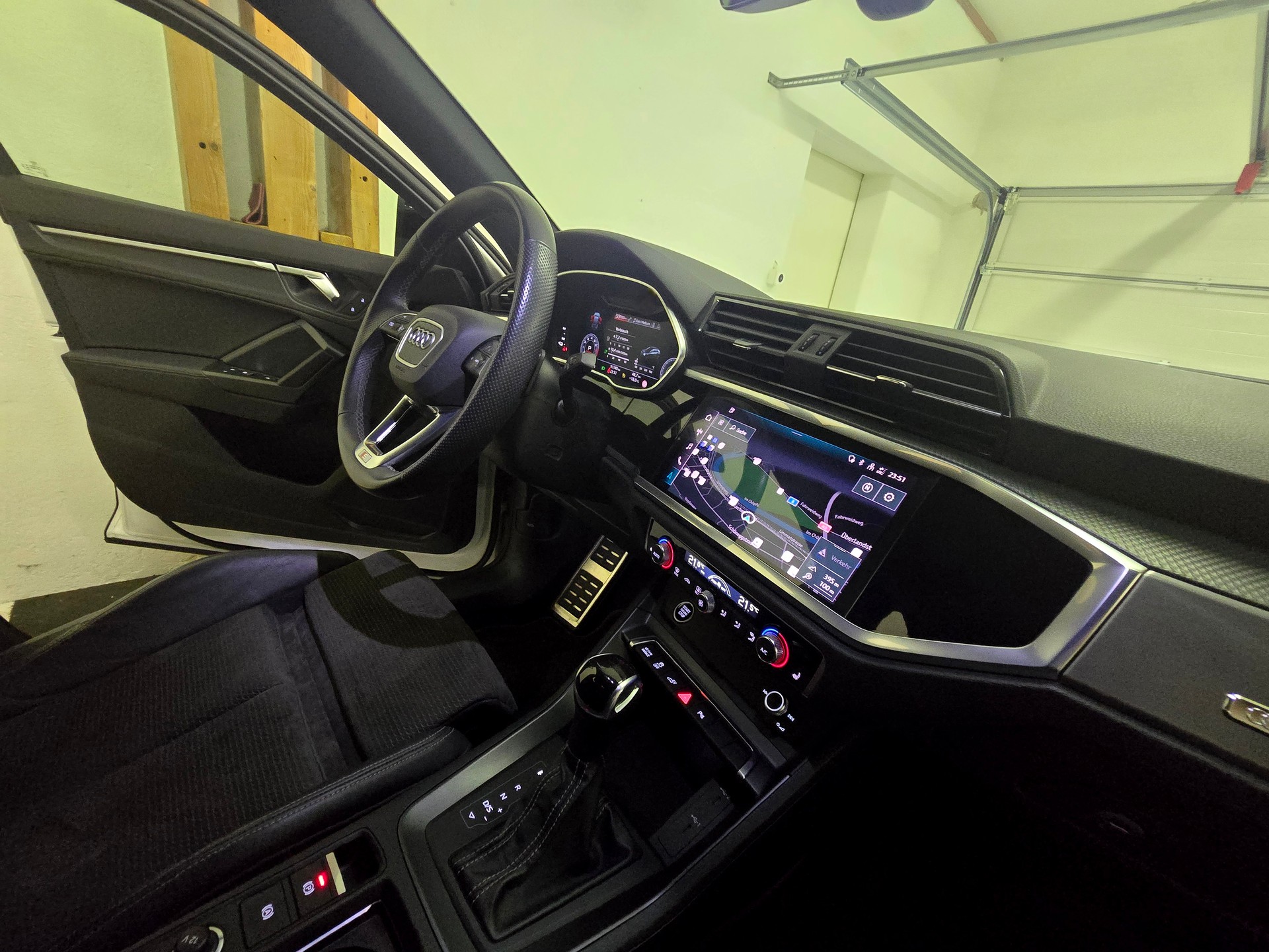 AUDI Q3 Sportback 45 TFSI e S line S-tronic-image-10