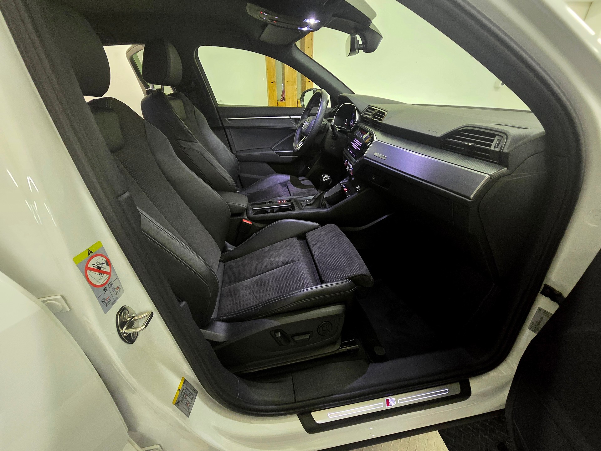 AUDI Q3 Sportback 45 TFSI e S line S-tronic-image-13