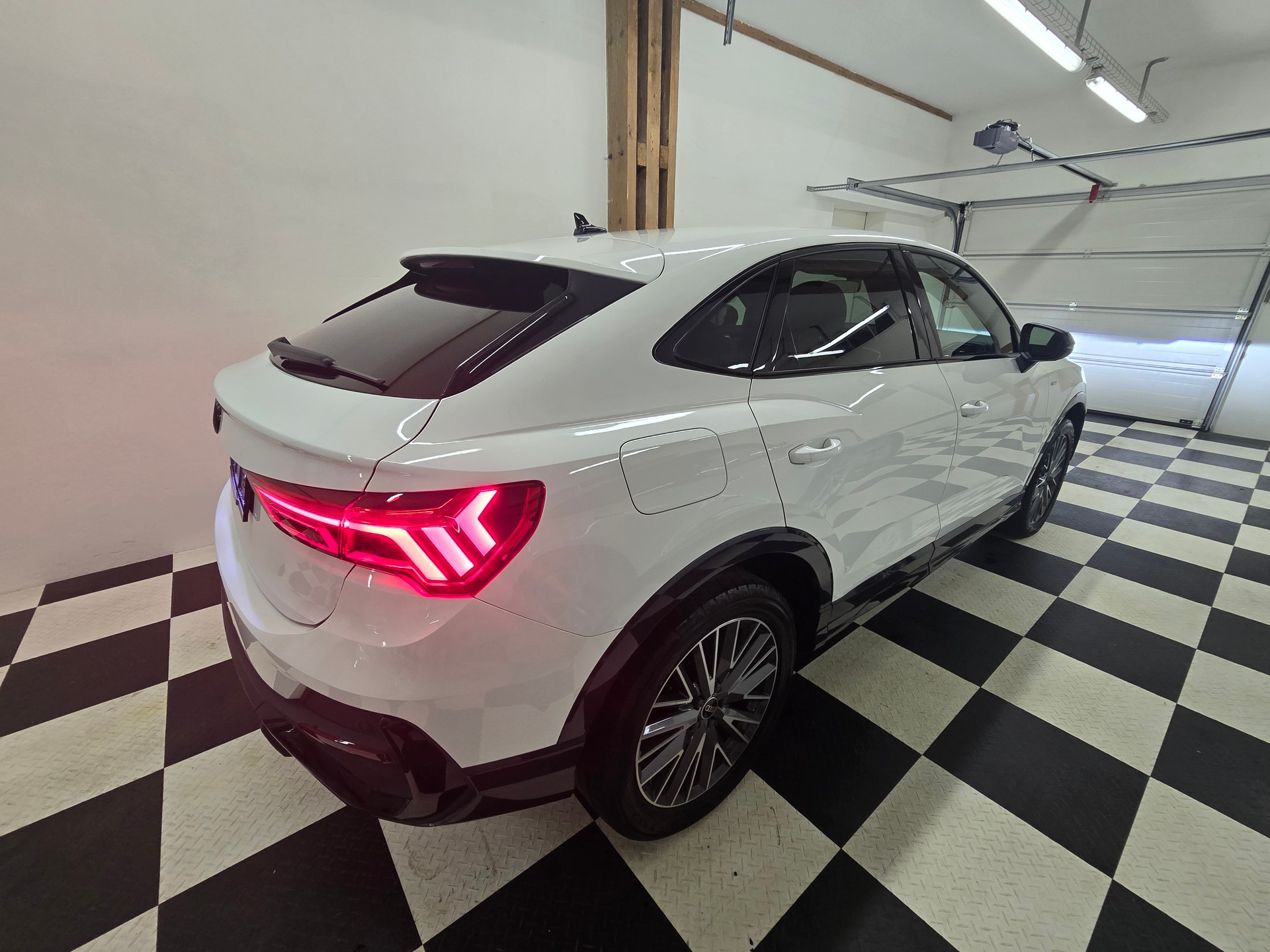 AUDI Q3 Sportback 45 TFSI e S line S-tronic-image-8