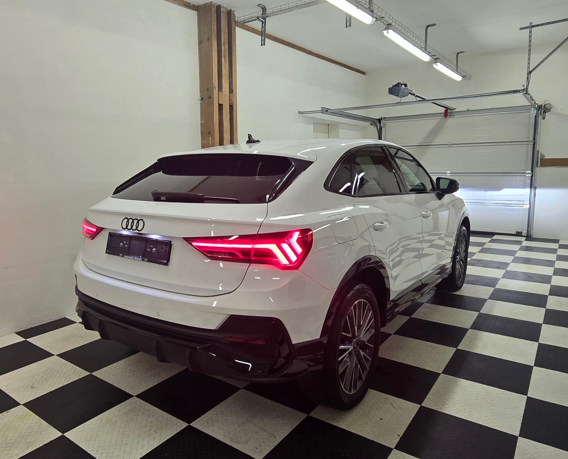 AUDI Q3 Sportback 45 TFSI e S line S-tronic-image-5