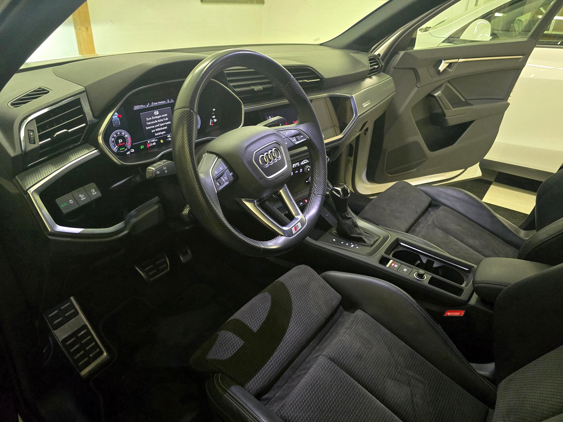AUDI Q3 Sportback 45 TFSI e S line S-tronic-image-9