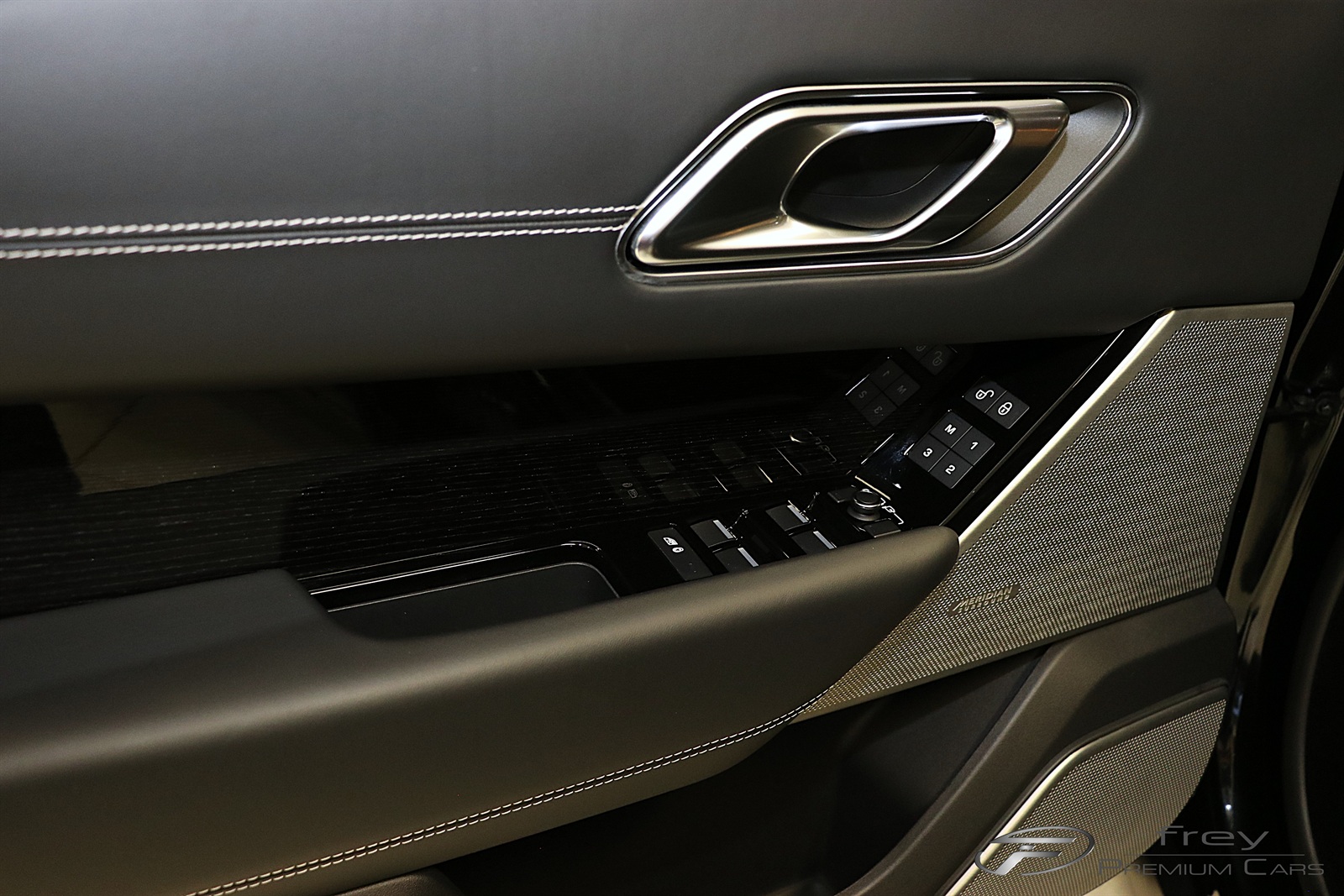 LAND ROVER Range Rover Velar R-Dynamic P 380 HSE Automatic-image-18
