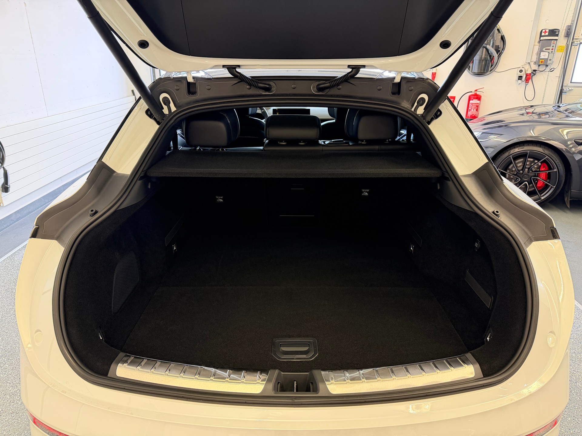 ZEEKR 7GT 100kWh Prvilege Launch Edition AWD-image-9