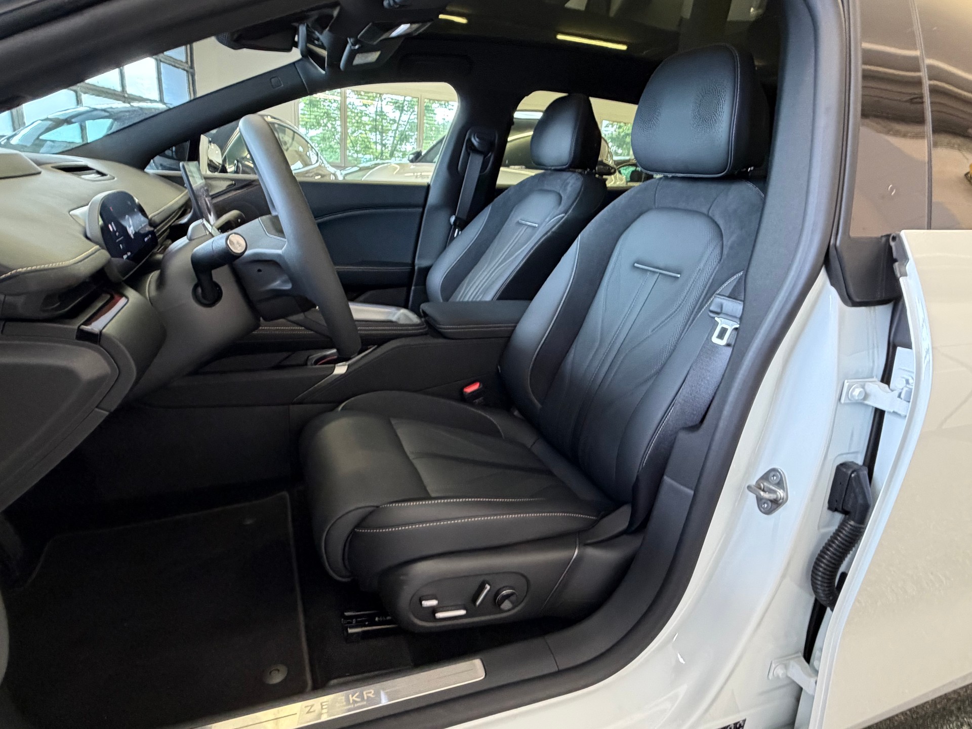 ZEEKR 7GT 100kWh Prvilege Launch Edition AWD-image-16