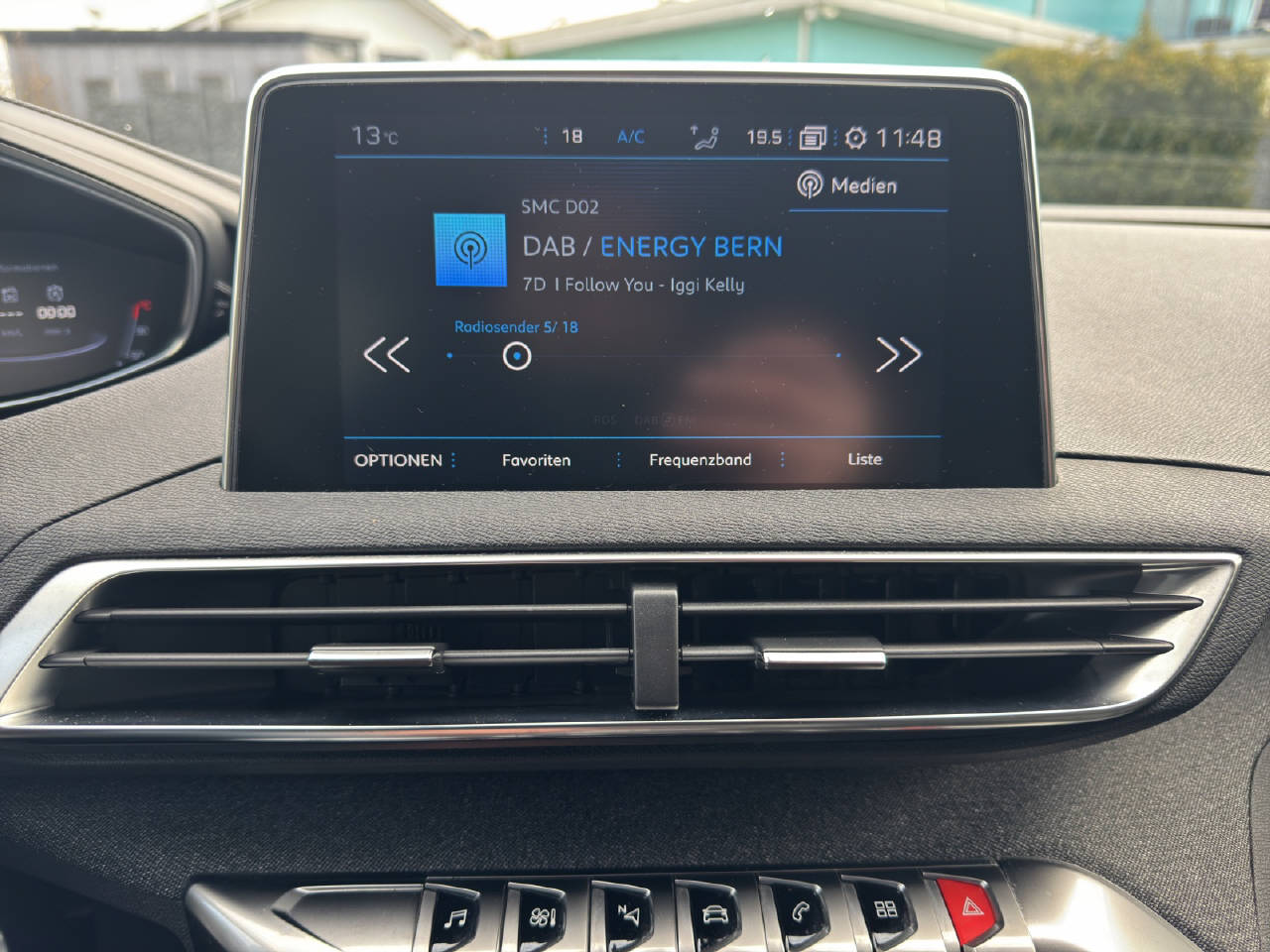 PEUGEOT 5008 1.2 PureTech Allure-image-14