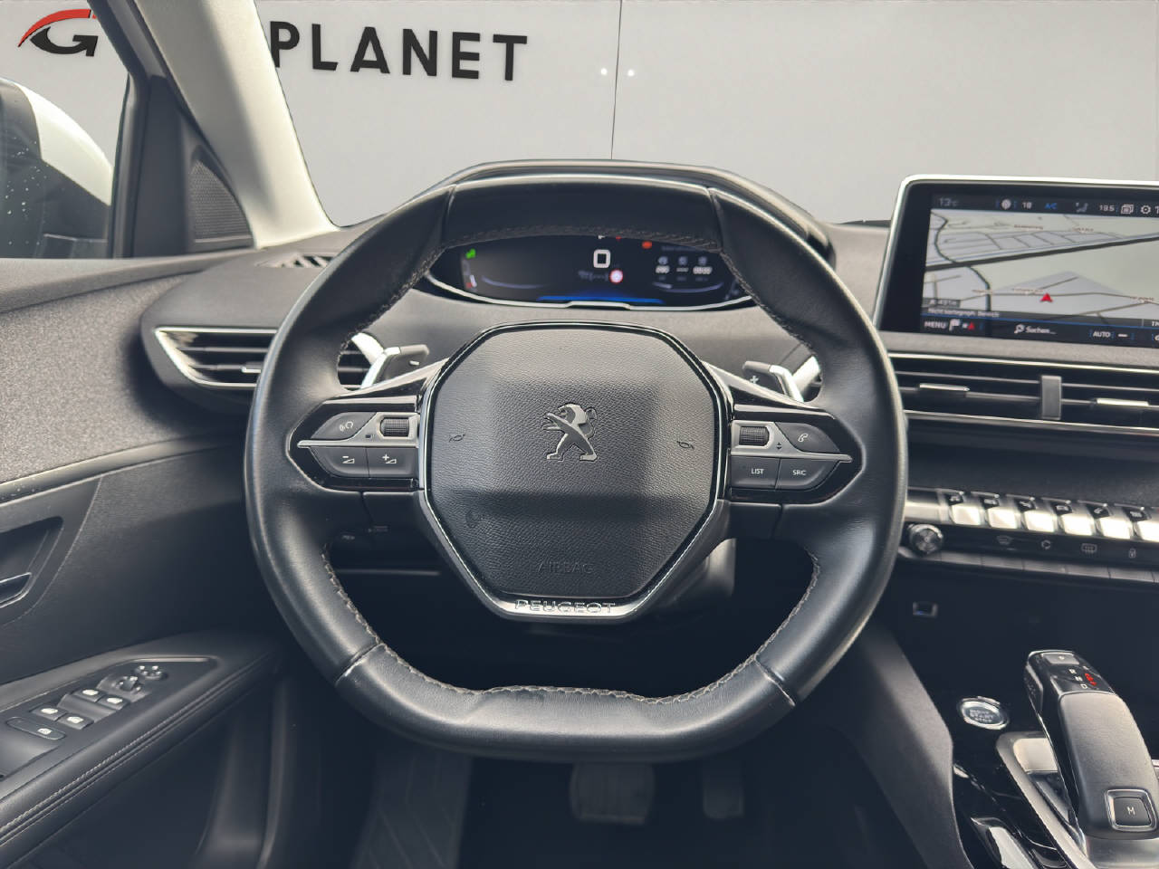 PEUGEOT 5008 1.2 PureTech Allure-image-6