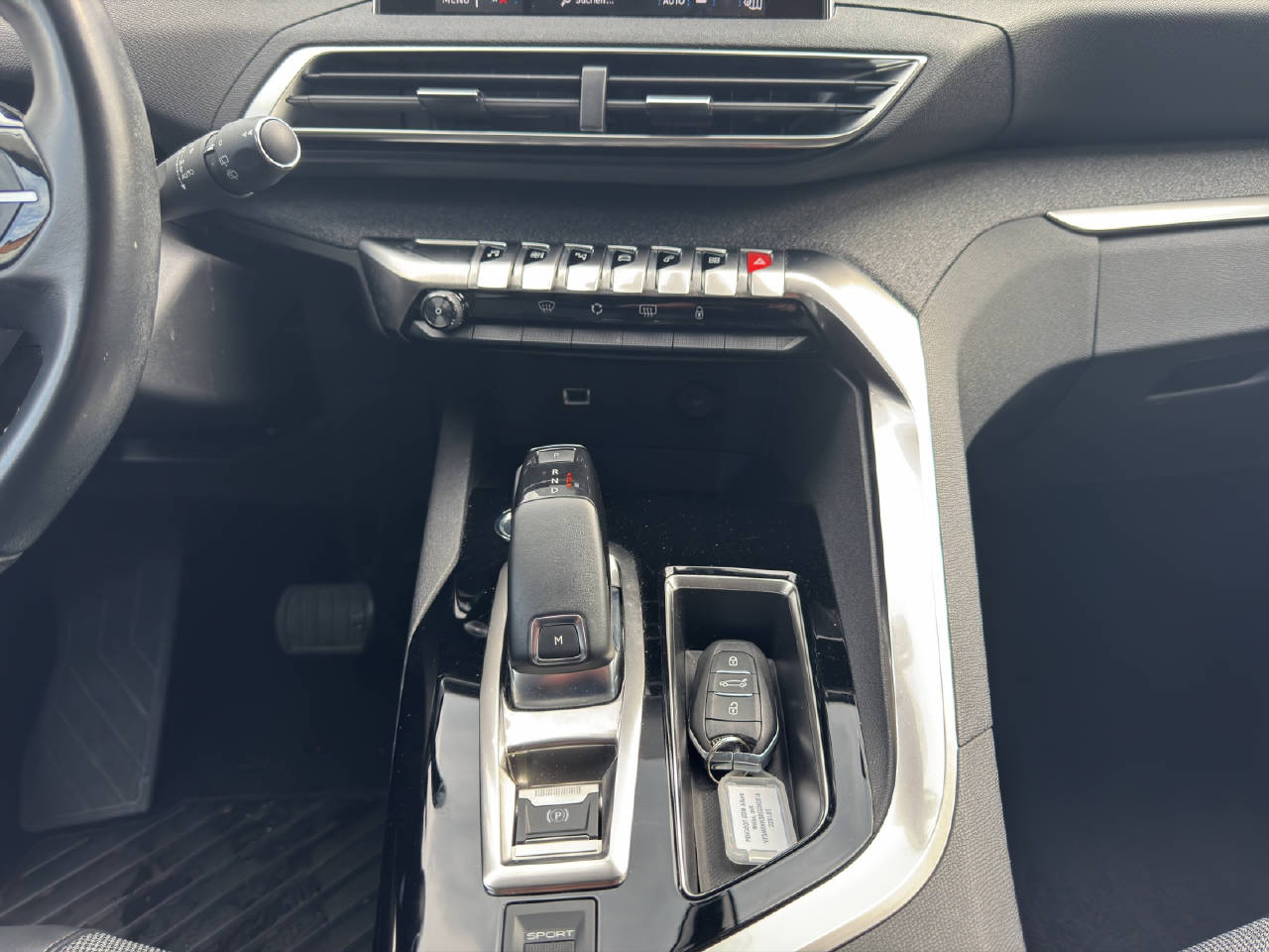 PEUGEOT 5008 1.2 PureTech Allure-image-9