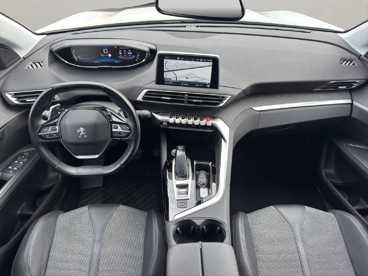 PEUGEOT 5008 1.2 PureTech Allure-image-7