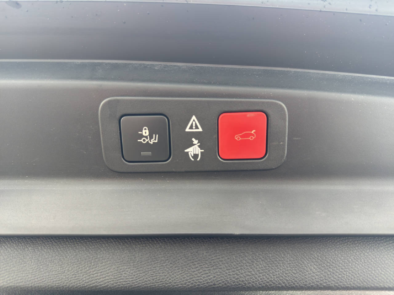 PEUGEOT 5008 1.2 PureTech Allure-image-13