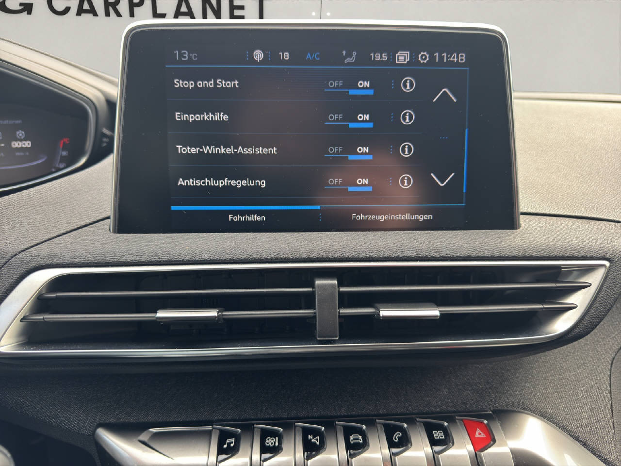 PEUGEOT 5008 1.2 PureTech Allure-image-17
