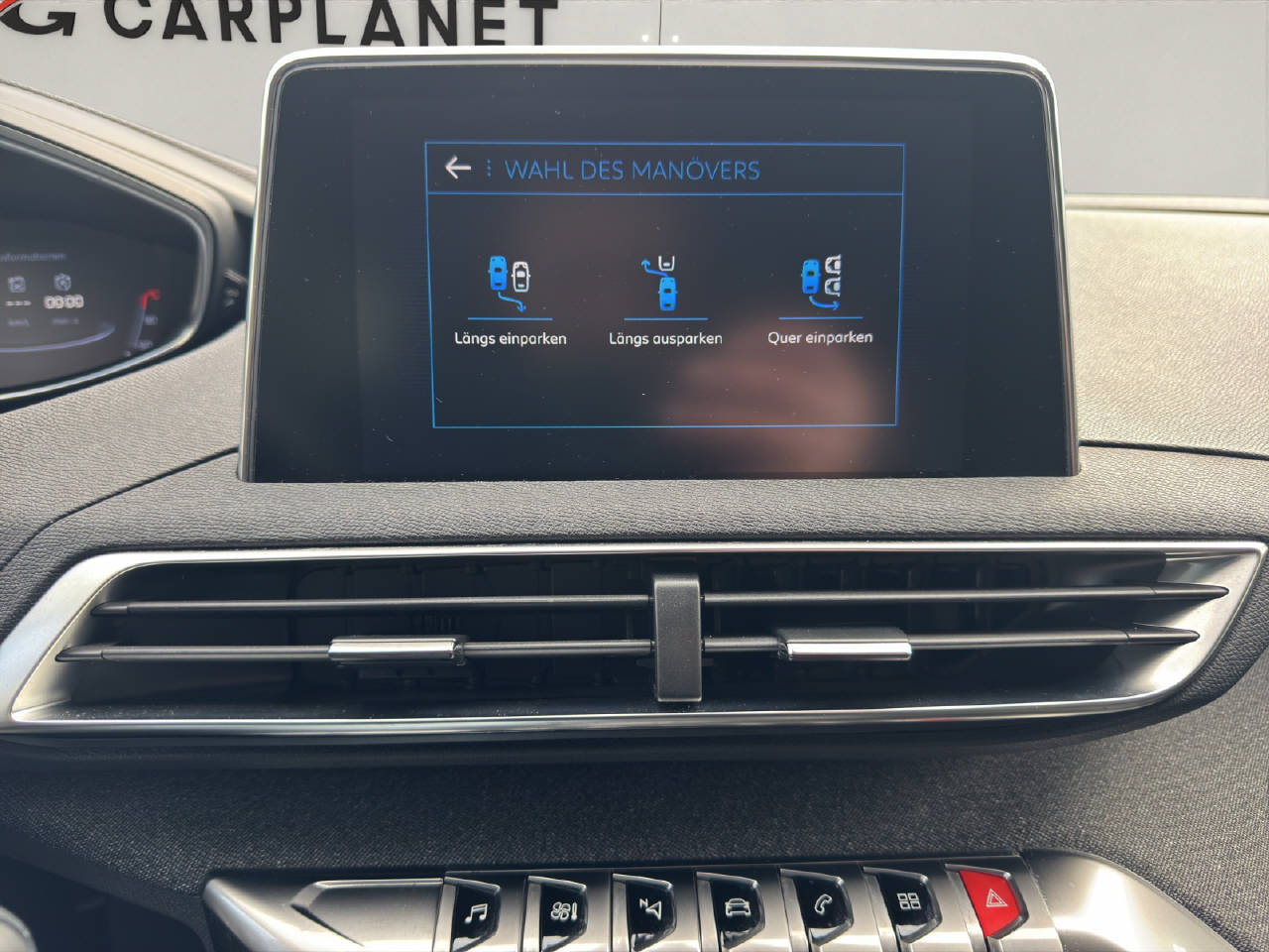 PEUGEOT 5008 1.2 PureTech Allure-image-10