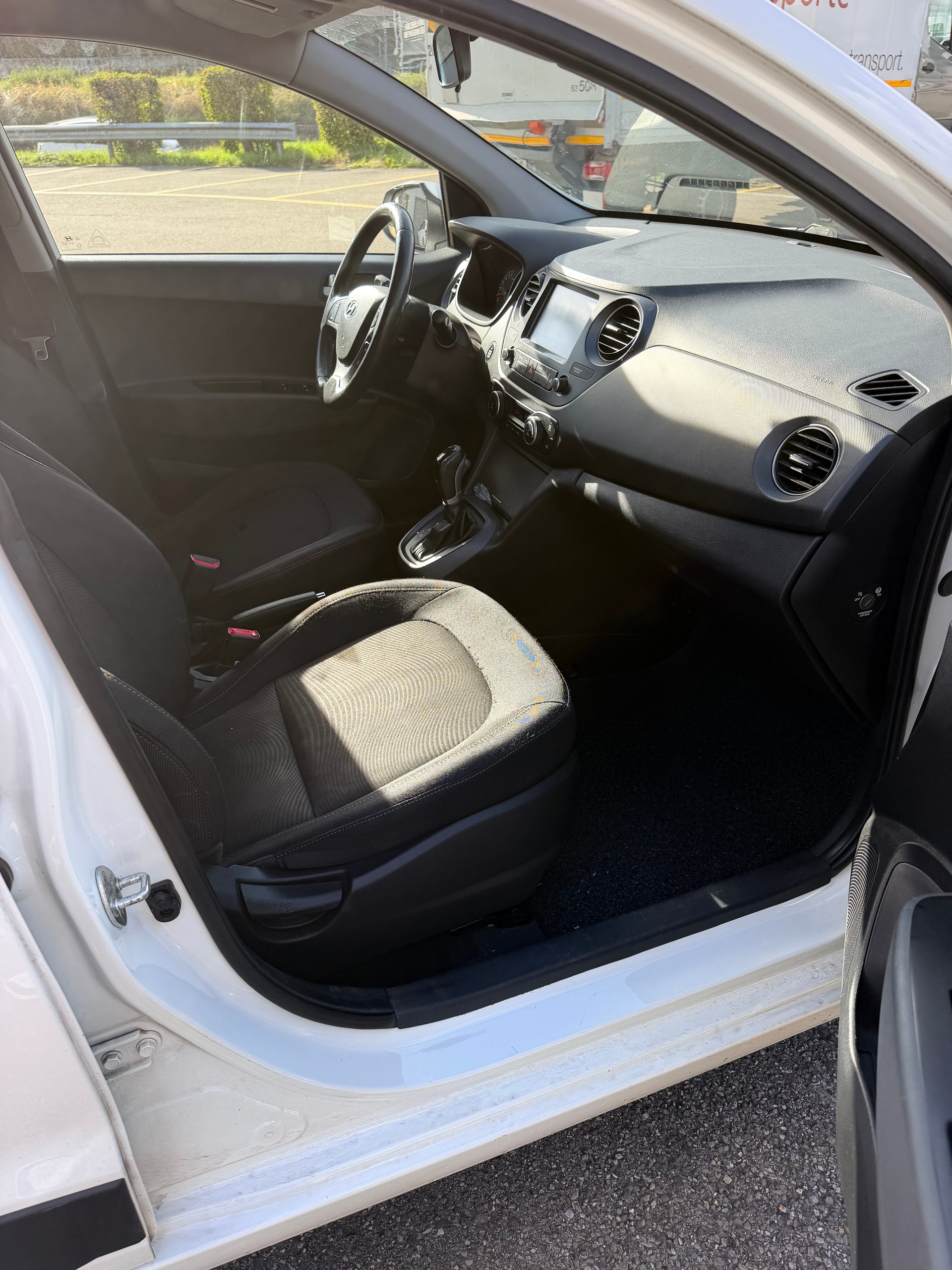 HYUNDAI i10 1.2 Vertex Automatic-image-8