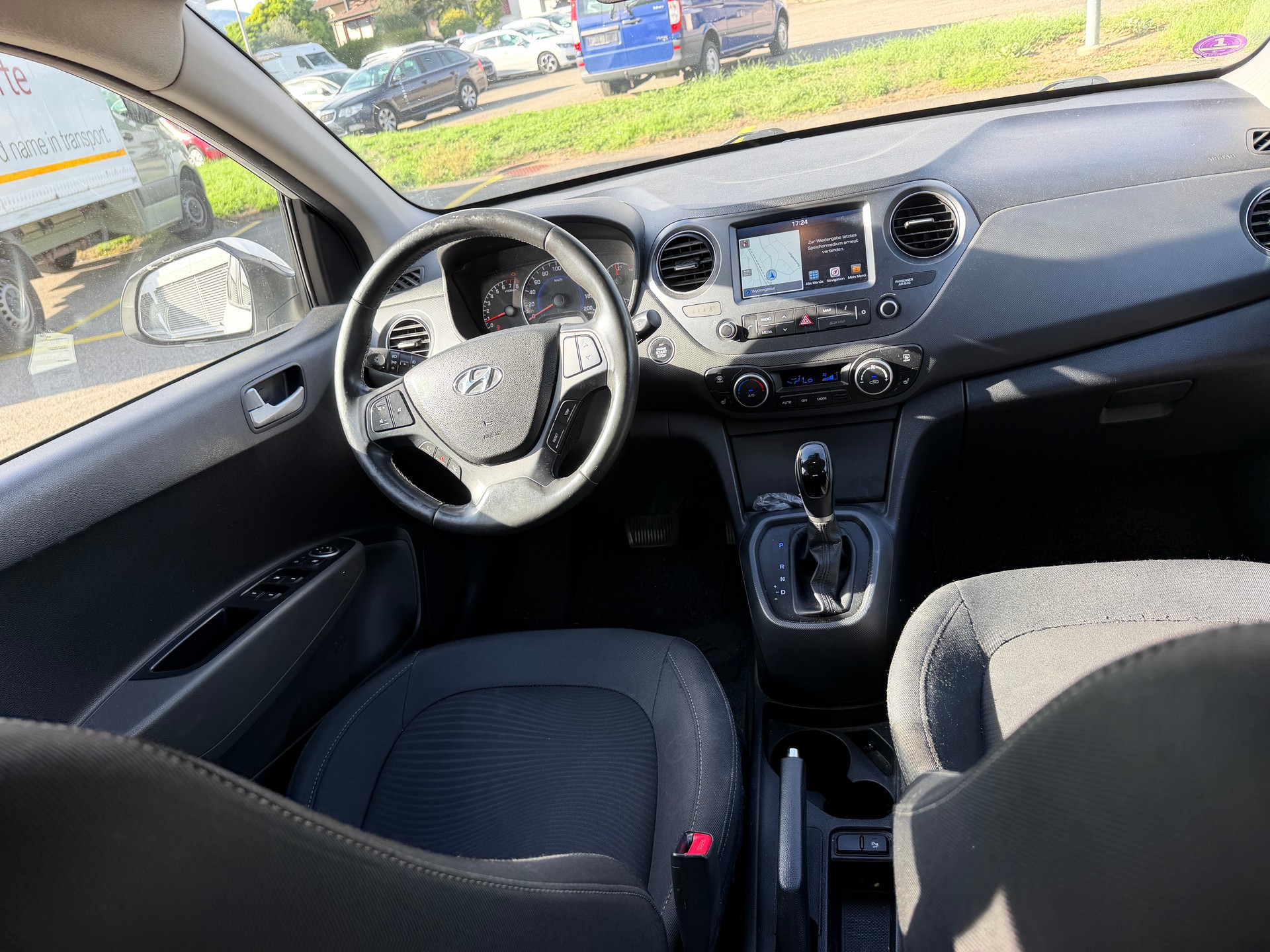HYUNDAI i10 1.2 Vertex Automatic-image-7