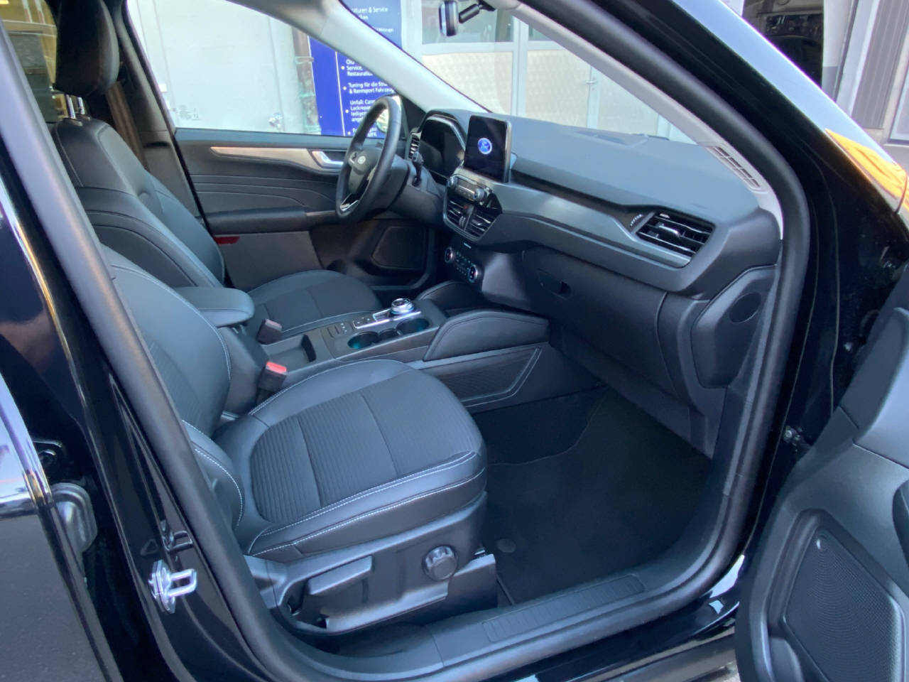 FORD Kuga 2.5 Hybrid Titanium X 4x4-image-11