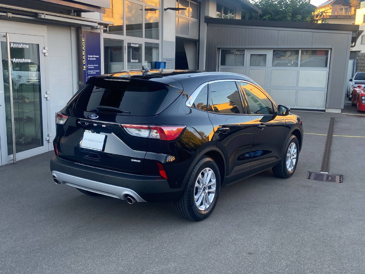 FORD Kuga 2.5 Hybrid Titanium X 4x4-image-5
