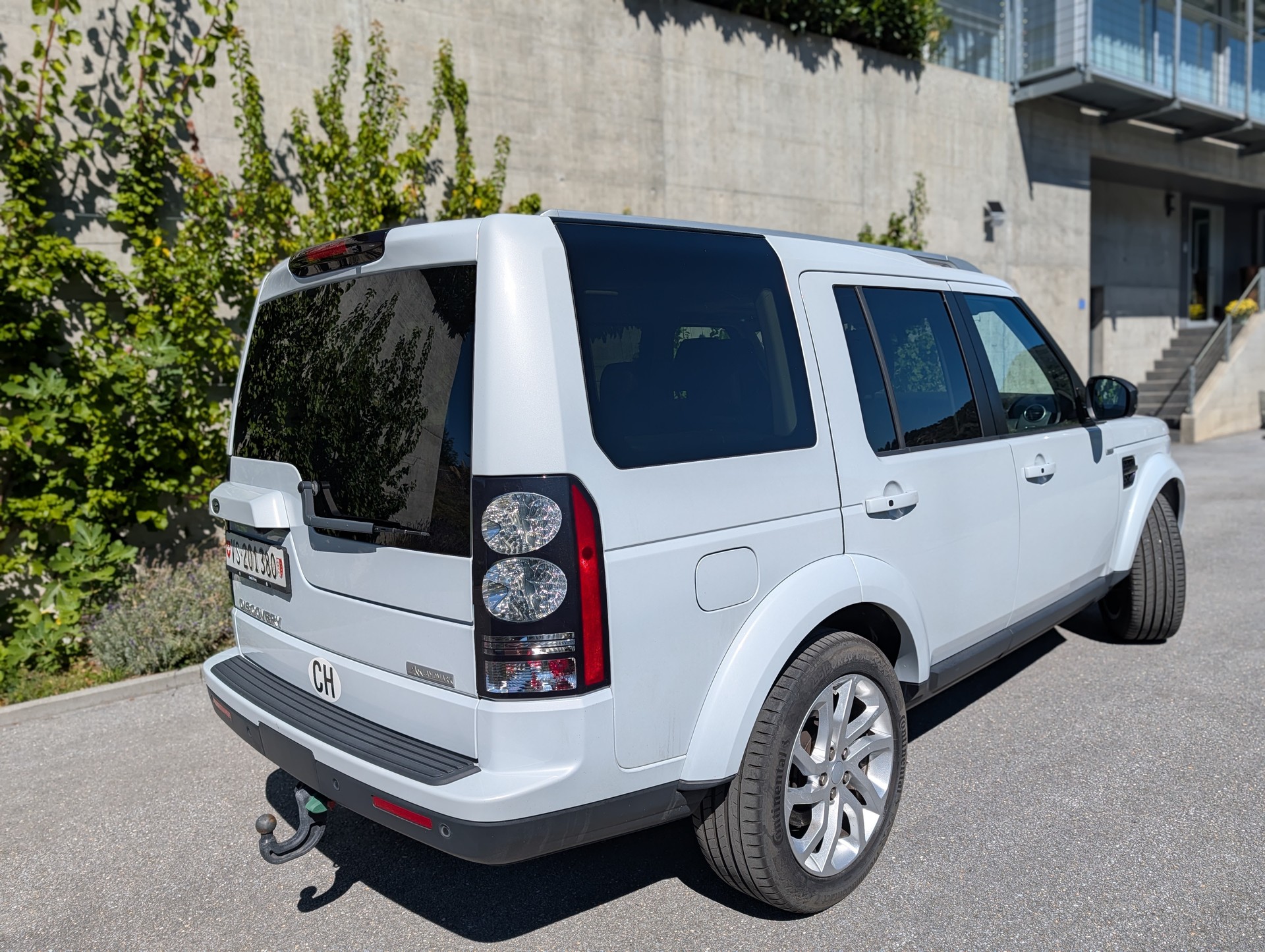 LAND ROVER 3.0 SDV6 256 Landmark-image-1