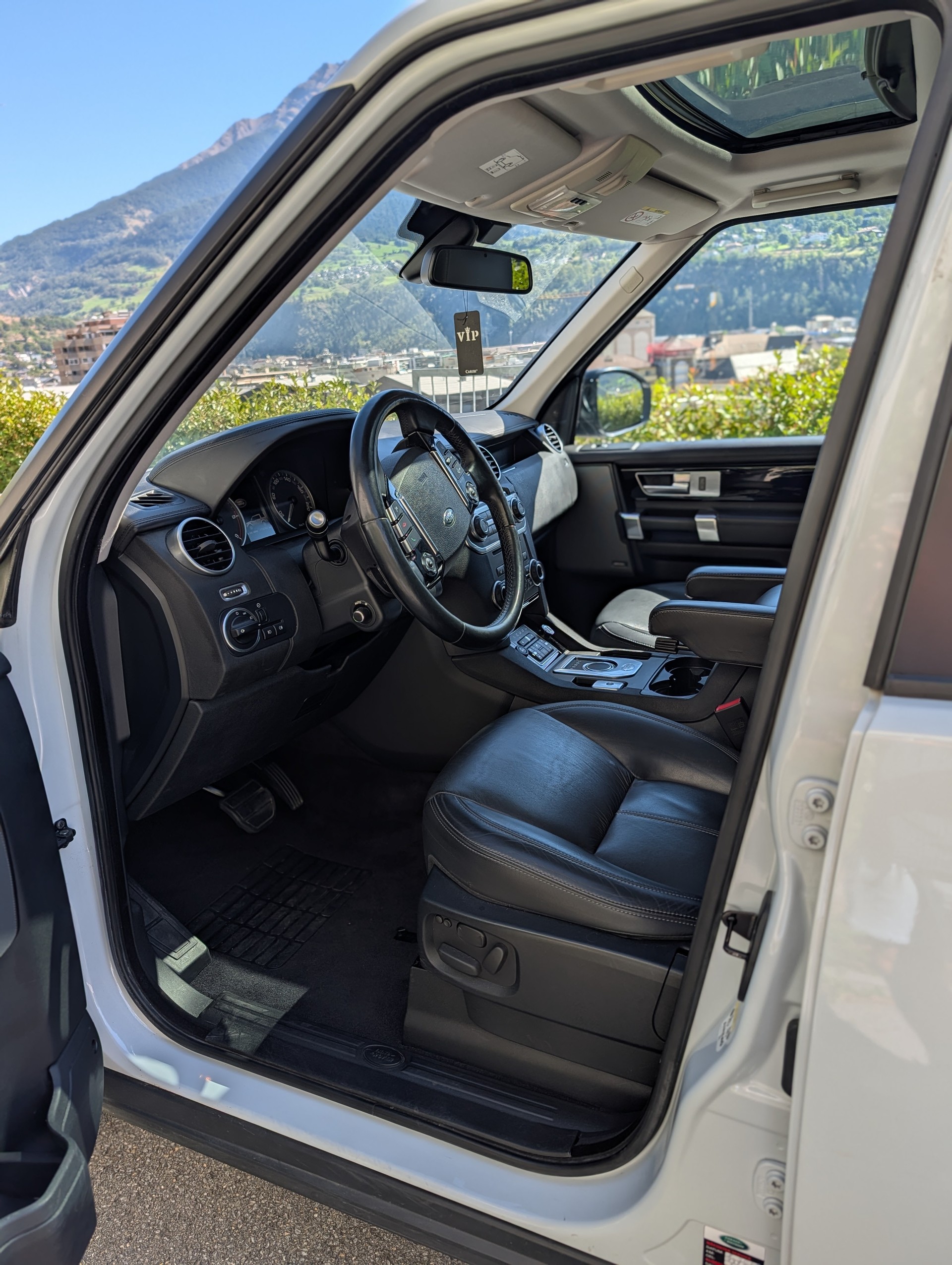 LAND ROVER 3.0 SDV6 256 Landmark-image-3
