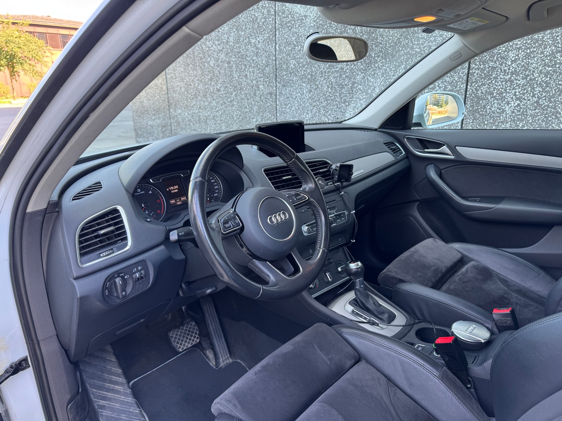 AUDI Q3 2.0 TDI quattro S-tronic-image-8