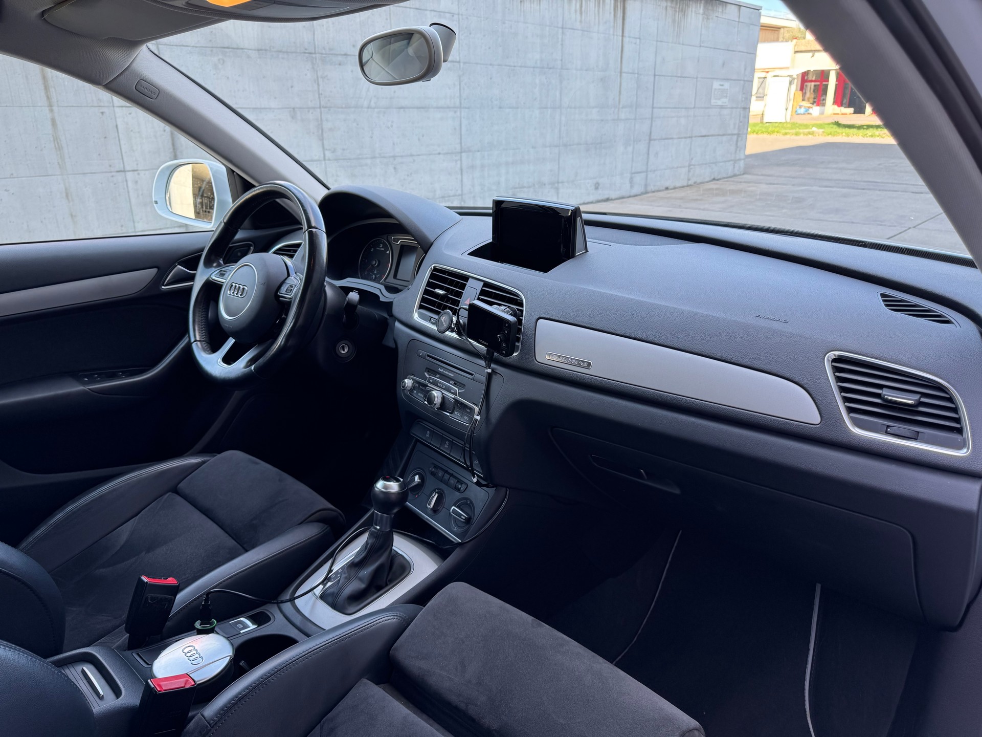 AUDI Q3 2.0 TDI quattro S-tronic-image-10