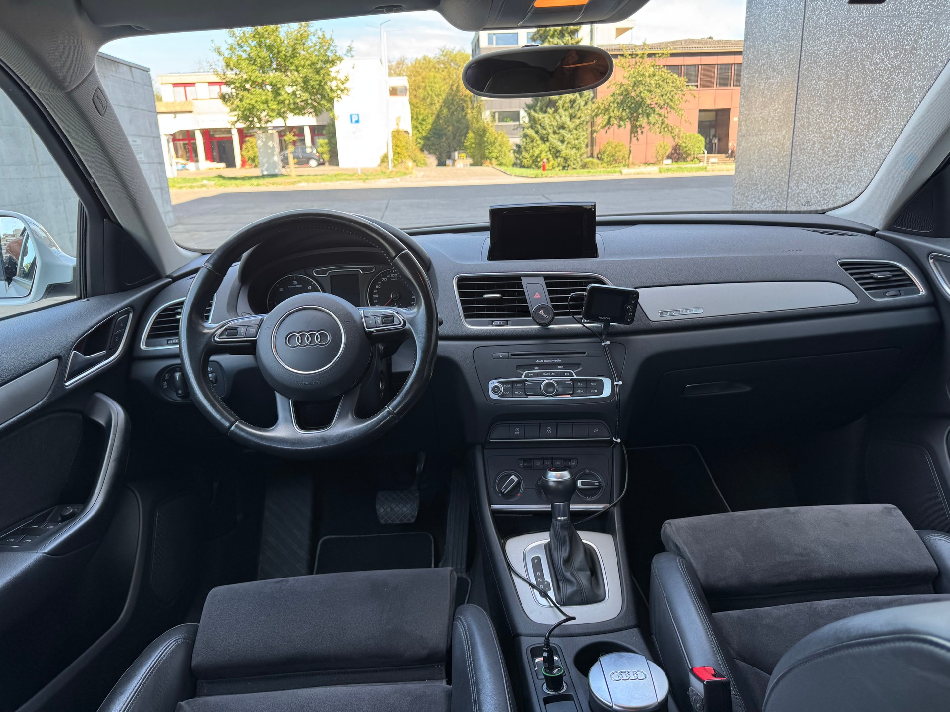 AUDI Q3 2.0 TDI quattro S-tronic-image-14