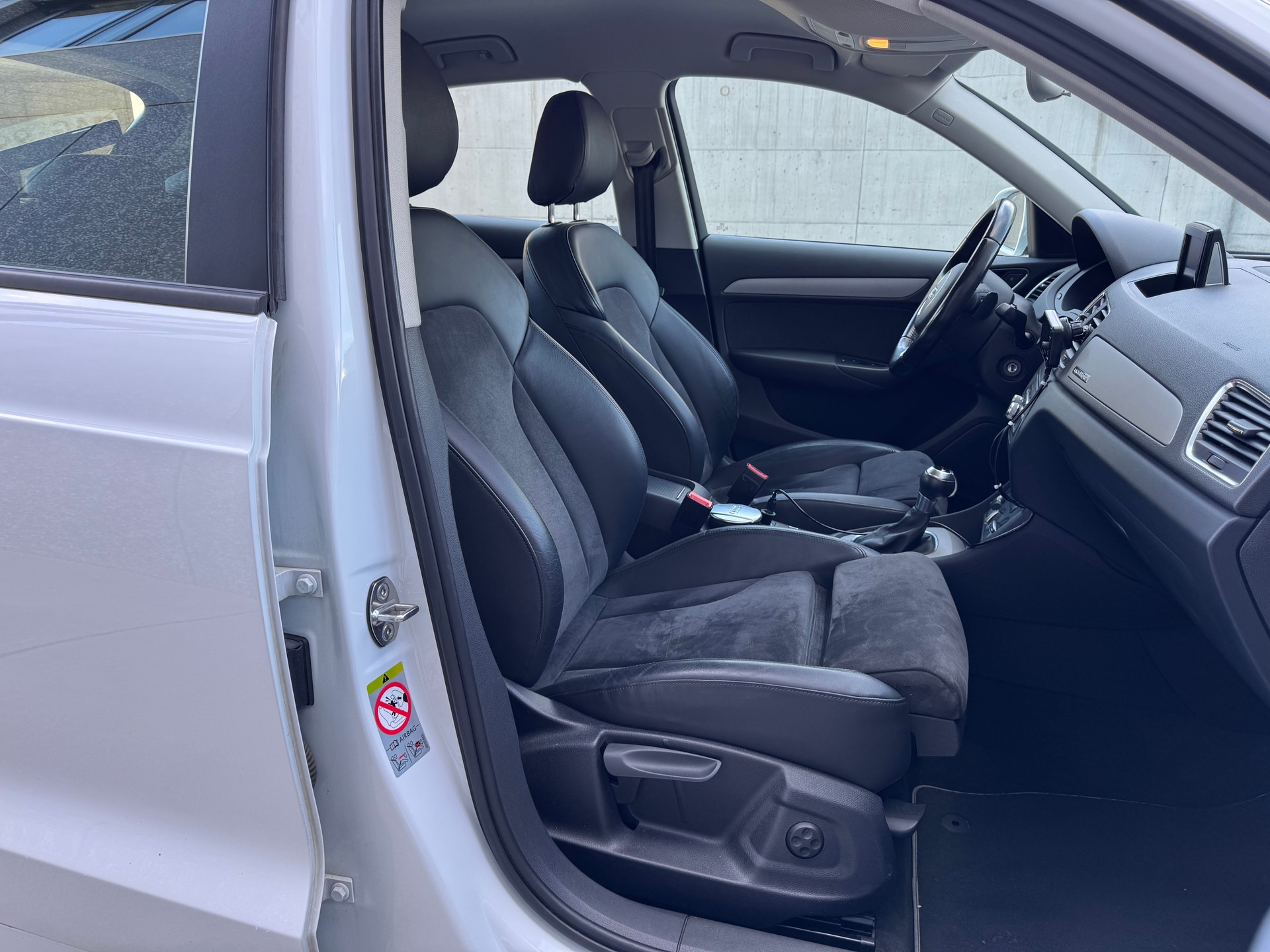 AUDI Q3 2.0 TDI quattro S-tronic-image-9