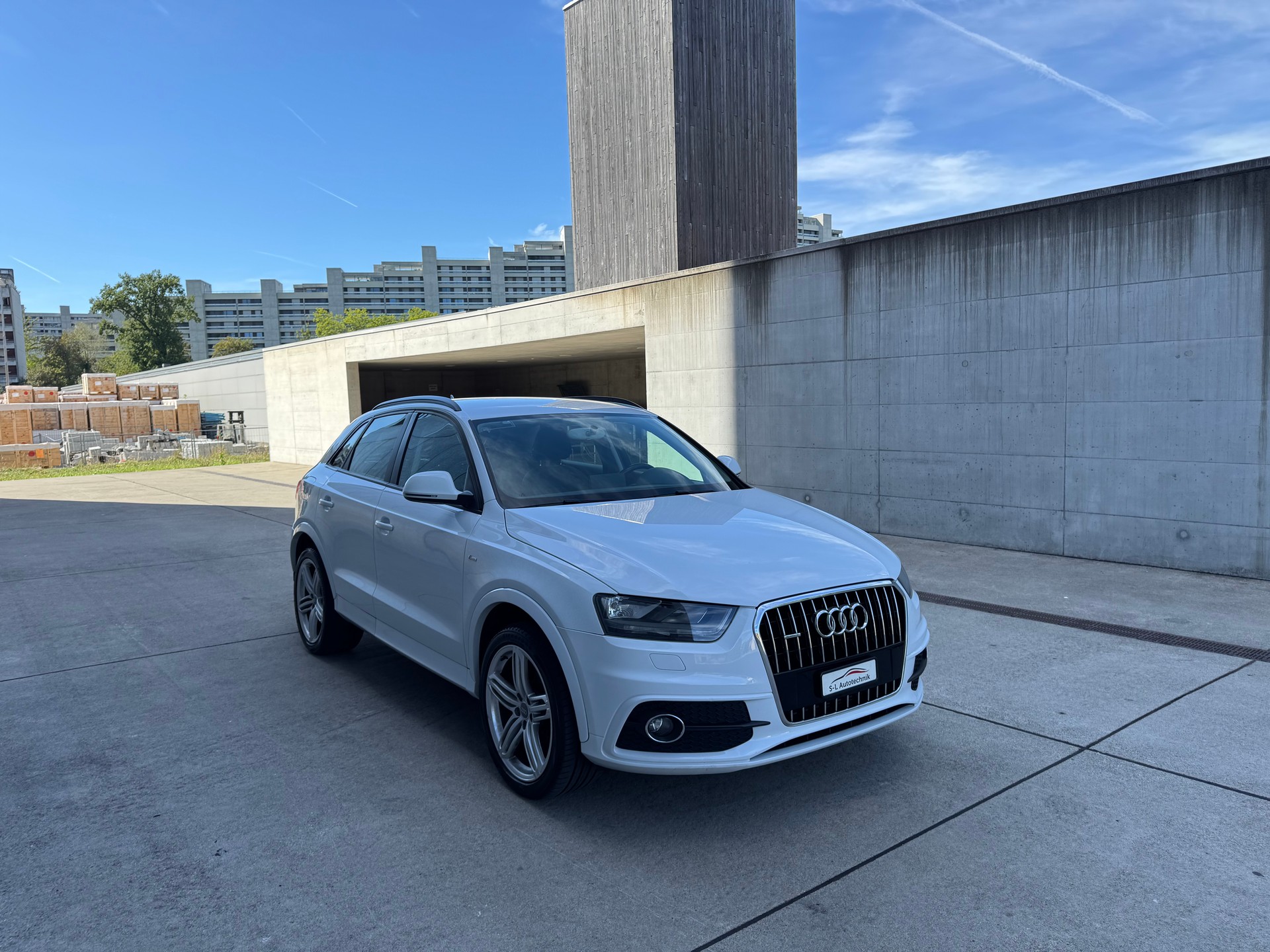 AUDI Q3 2.0 TDI quattro S-tronic-image-2