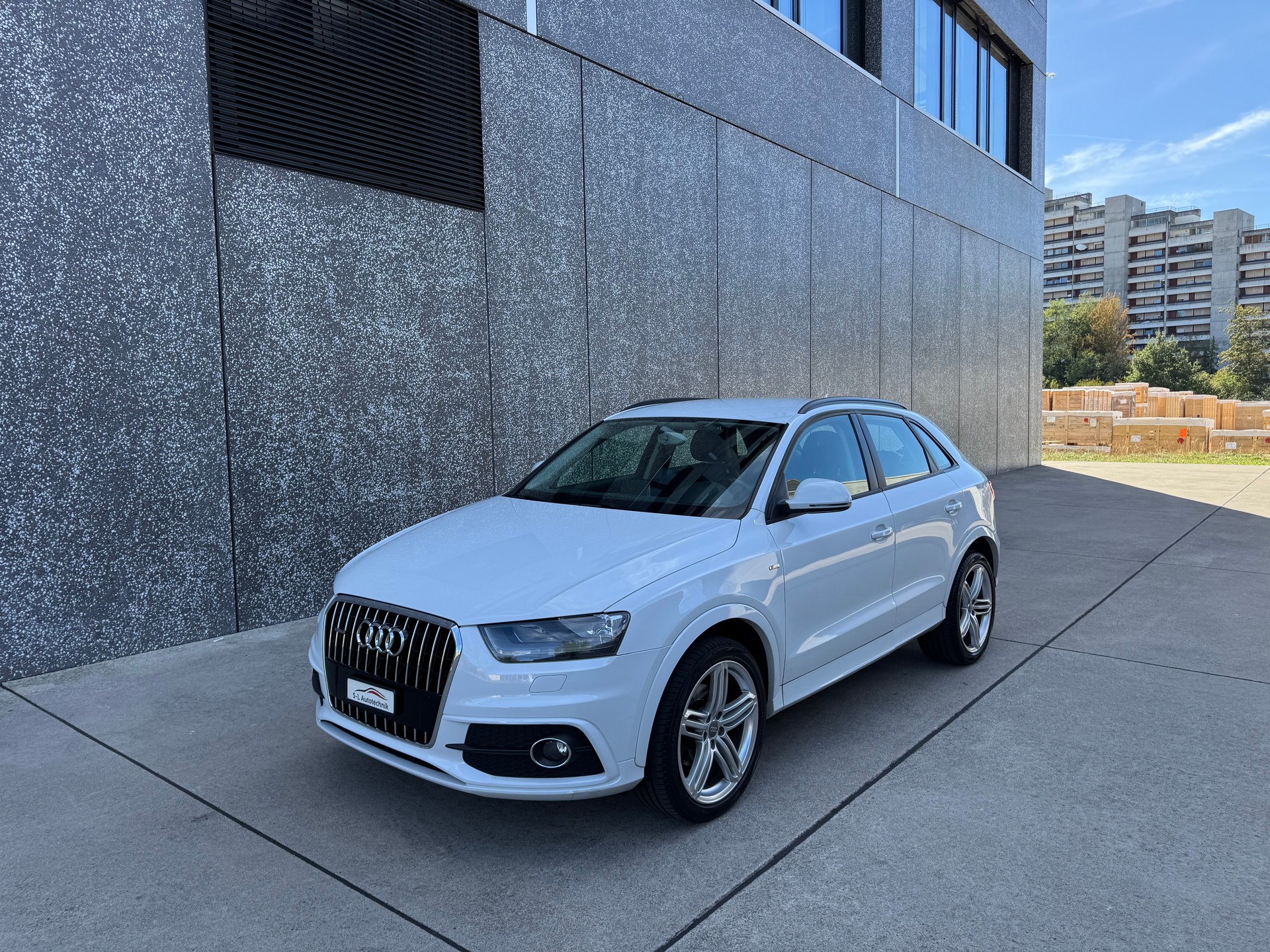 AUDI Q3 2.0 TDI quattro S-tronic-image-0