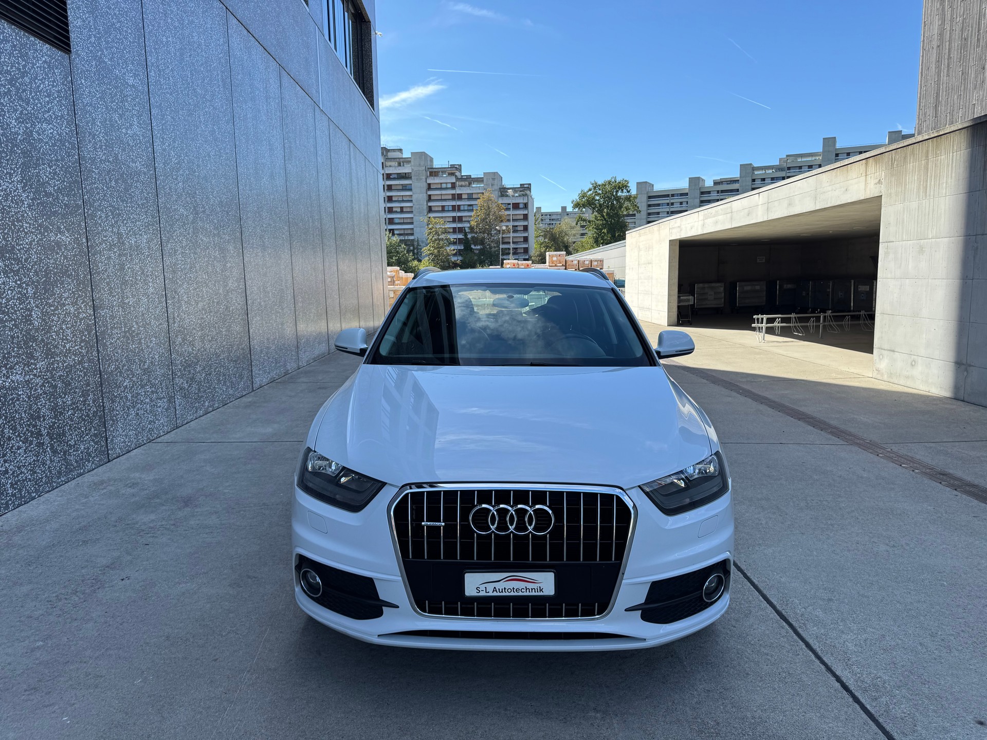 AUDI Q3 2.0 TDI quattro S-tronic-image-1