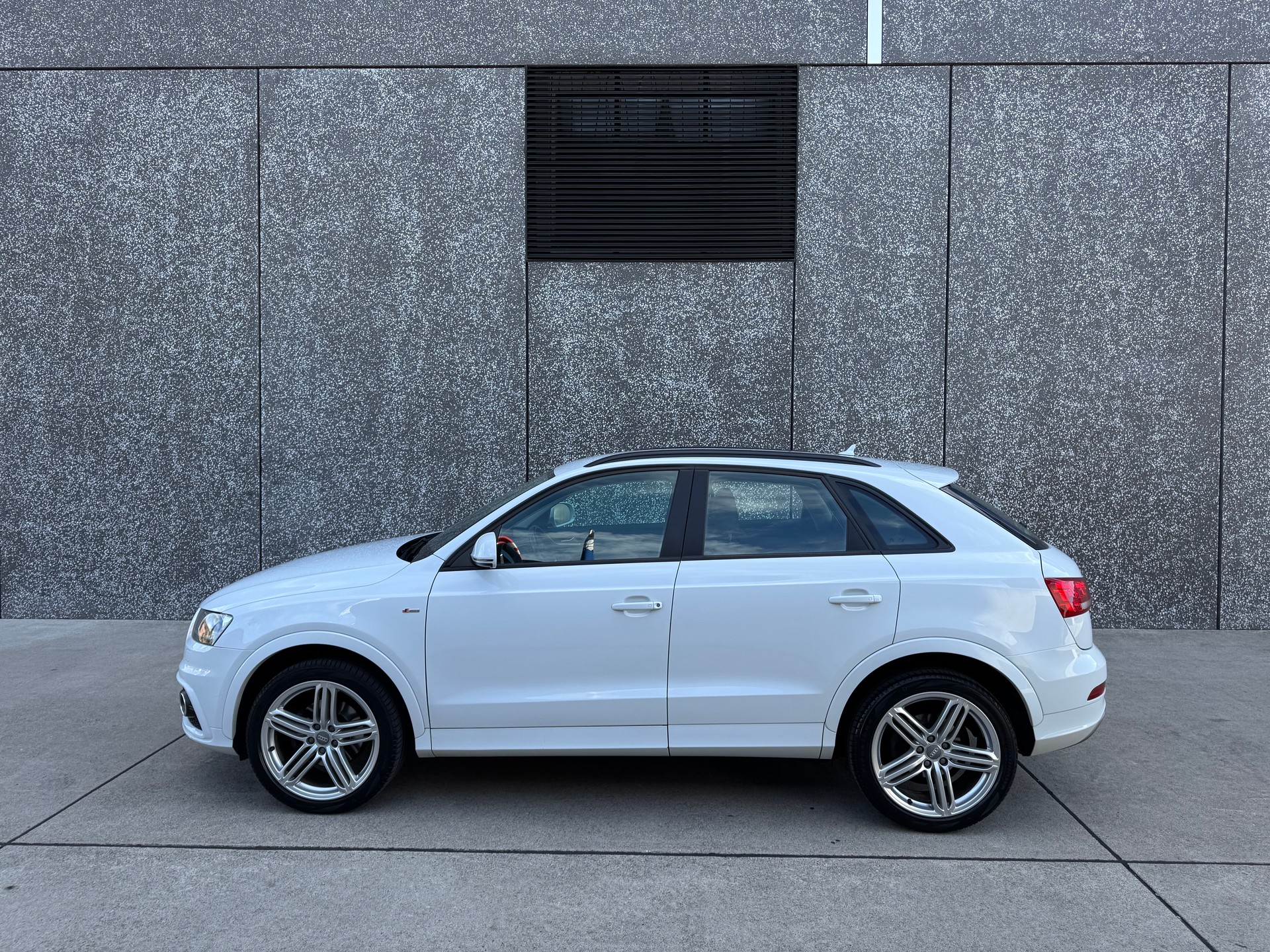 AUDI Q3 2.0 TDI quattro S-tronic-image-3